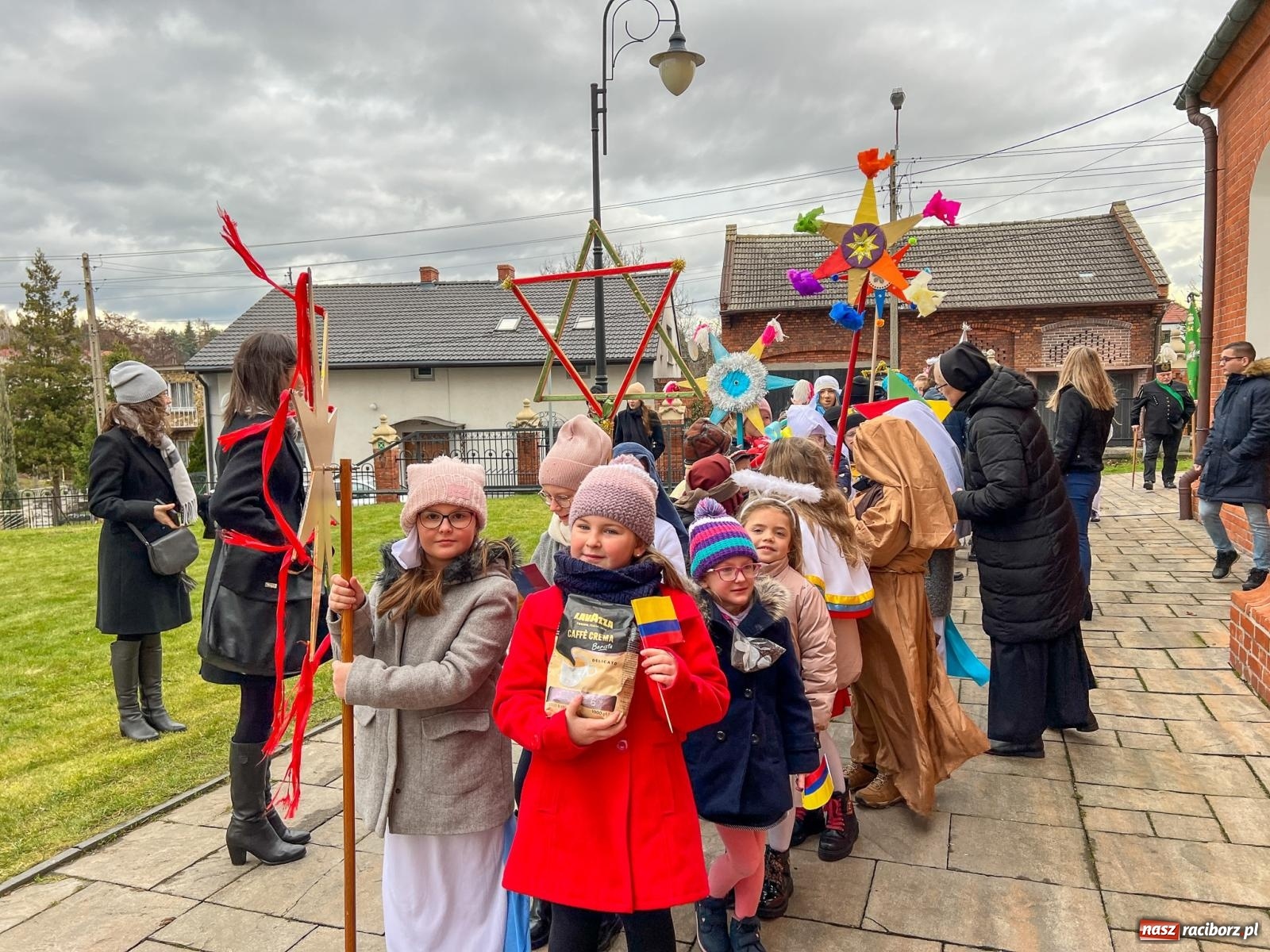 Zdjęcie w galerii na portalu naszraciborz.pl: Kolędnicy misyjni z Raciborza-Brzezia pomogą dzieciom z Kolumbii wiadomości z regionu