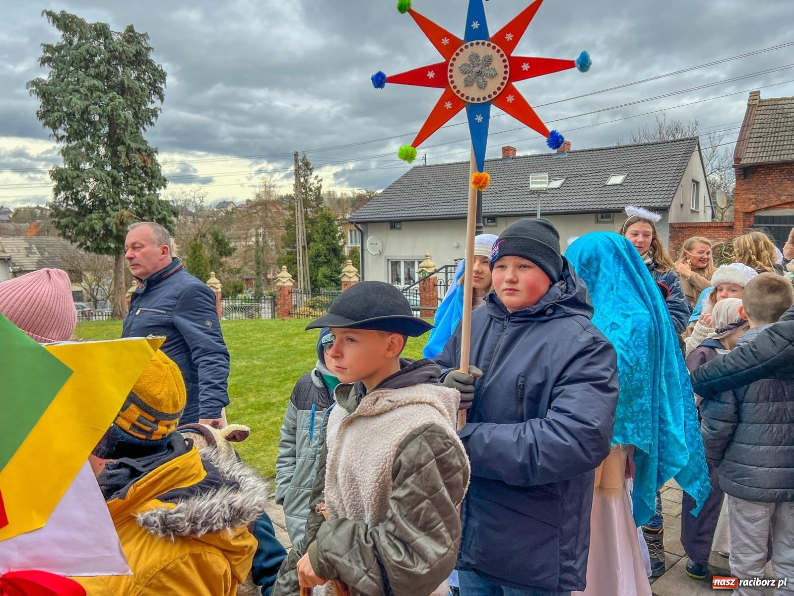 Zdjęcie w galerii na portalu naszraciborz.pl: Kolędnicy misyjni z Raciborza-Brzezia pomogą dzieciom z Kolumbii wiadomości z regionu