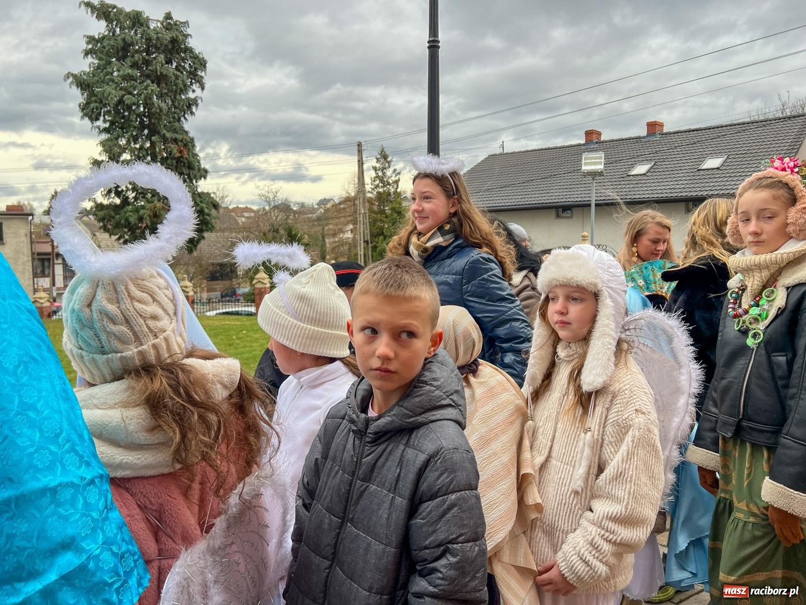Zdjęcie w galerii na portalu naszraciborz.pl: Kolędnicy misyjni z Raciborza-Brzezia pomogą dzieciom z Kolumbii wiadomości z regionu