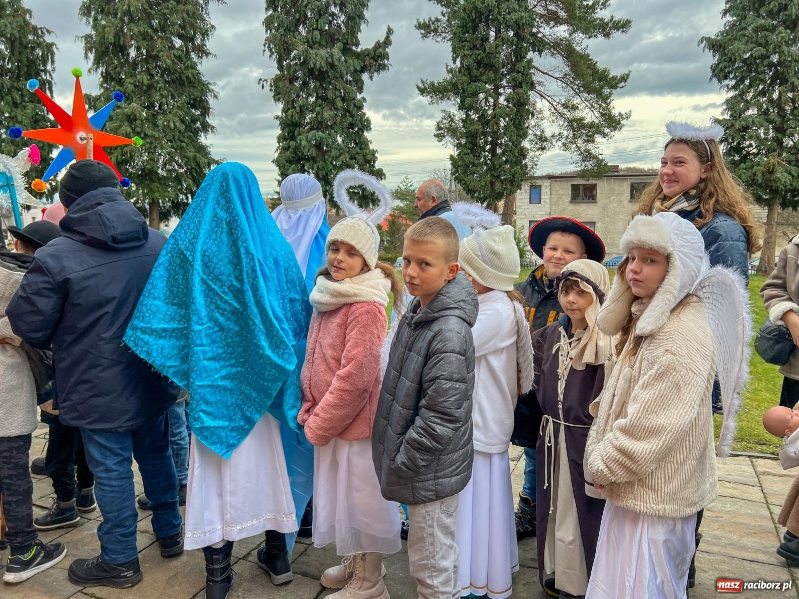 Zdjęcie w galerii na portalu naszraciborz.pl: Kolędnicy misyjni z Raciborza-Brzezia pomogą dzieciom z Kolumbii wiadomości z regionu