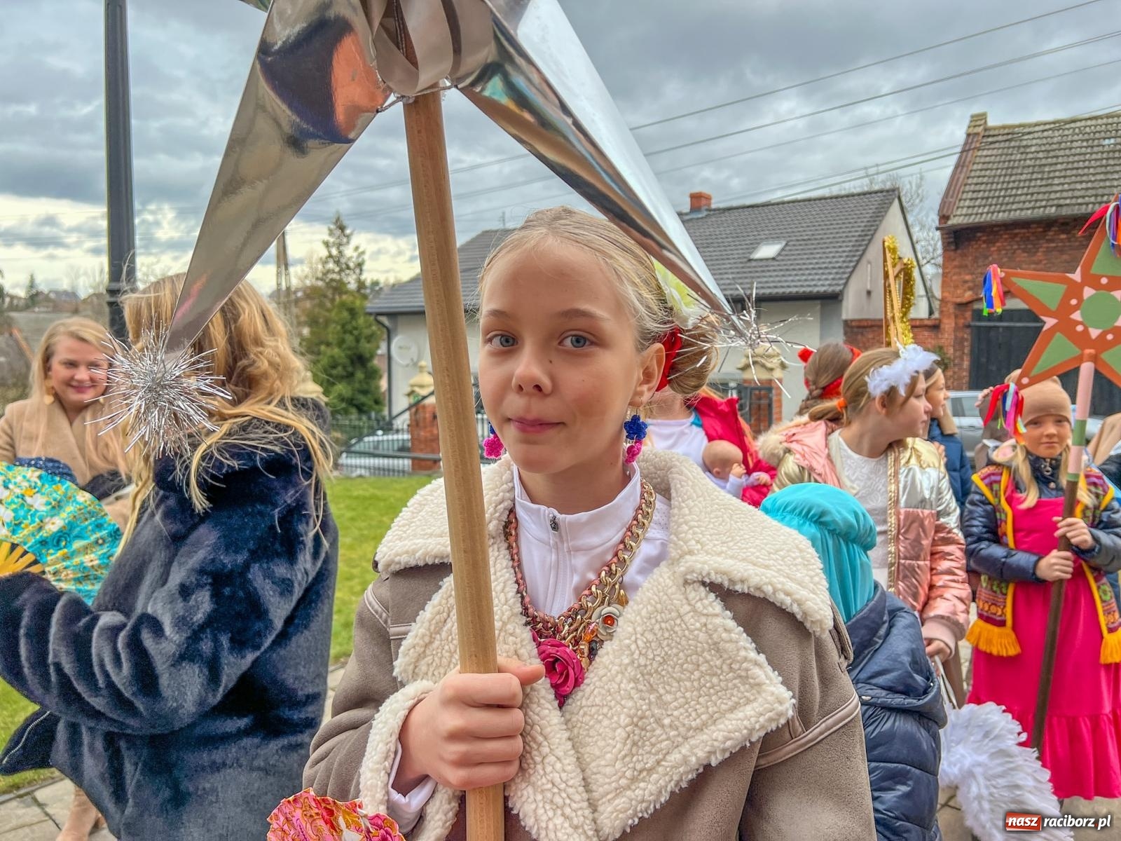 Zdjęcie w galerii na portalu naszraciborz.pl: Kolędnicy misyjni z Raciborza-Brzezia pomogą dzieciom z Kolumbii wiadomości z regionu