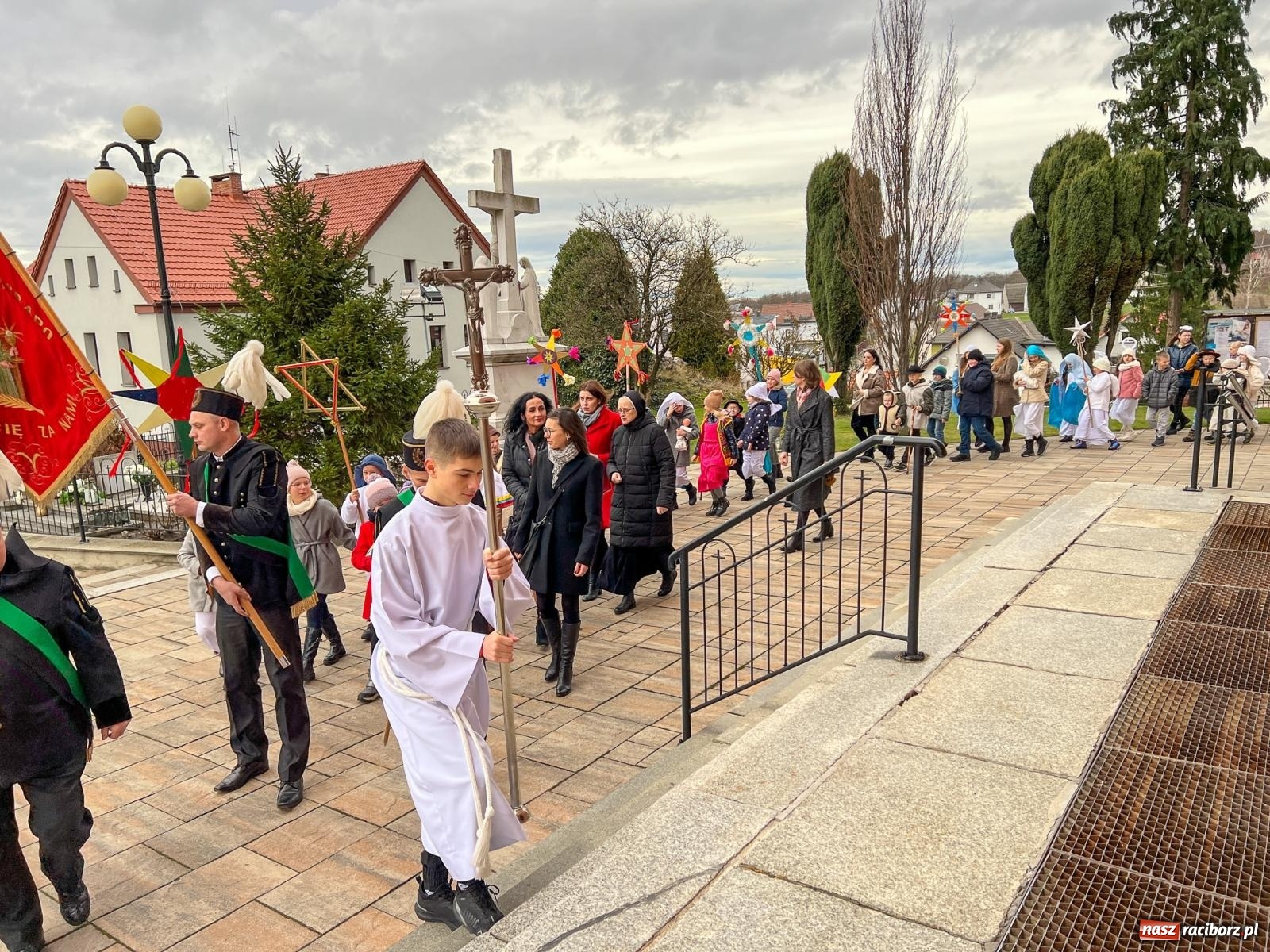 Zdjęcie w galerii na portalu naszraciborz.pl: Kolędnicy misyjni z Raciborza-Brzezia pomogą dzieciom z Kolumbii wiadomości z regionu