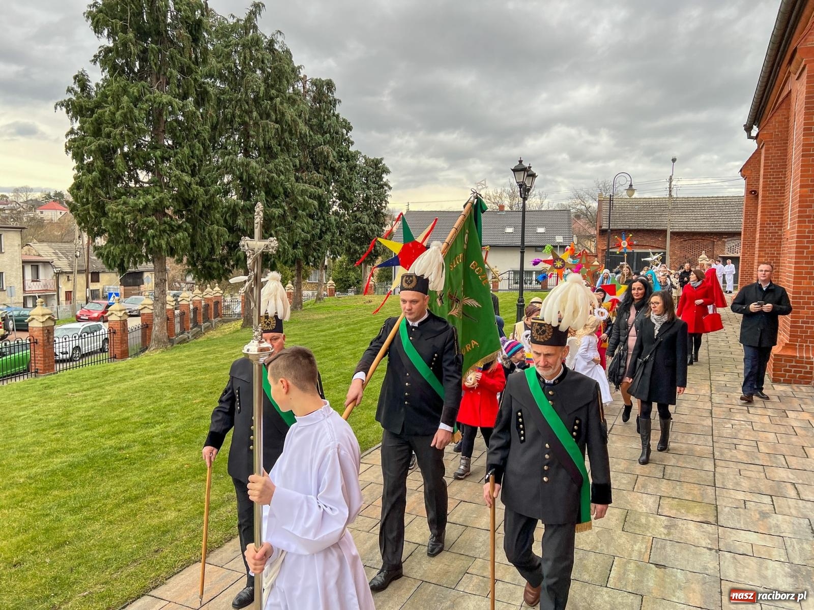 Zdjęcie w galerii na portalu naszraciborz.pl: Kolędnicy misyjni z Raciborza-Brzezia pomogą dzieciom z Kolumbii wiadomości z regionu