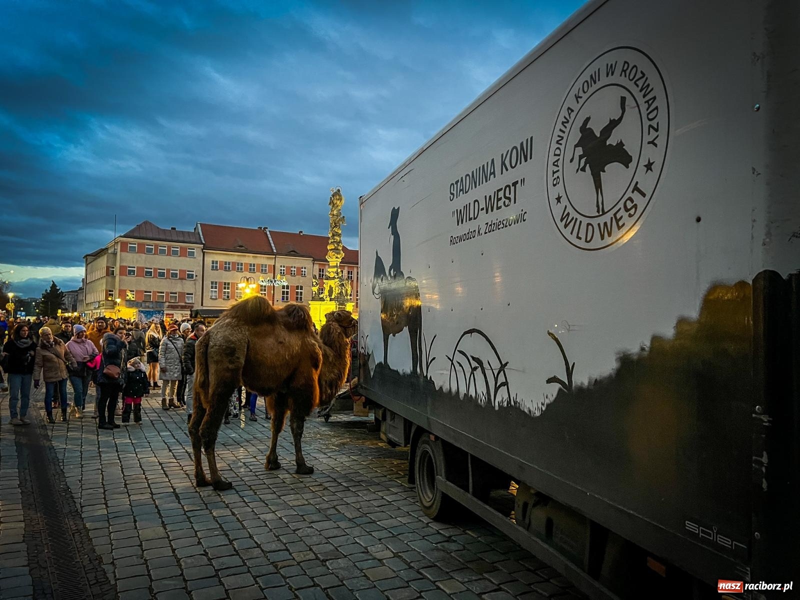 Zdjęcie w galerii na portalu naszraciborz.pl: Żywa szopka i wspólne kolędowanie na raciborskim Rynku wiadomości z regionu