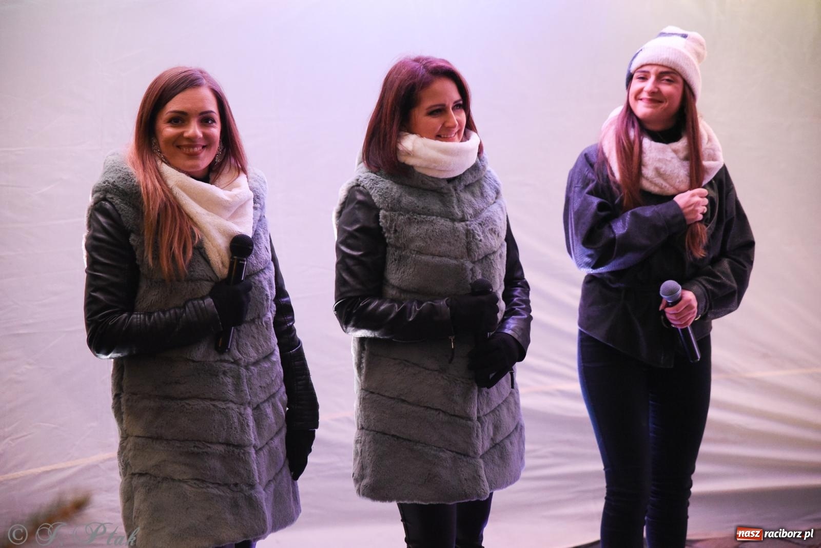 Zdjęcie w galerii na portalu naszraciborz.pl: Żywa szopka i wspólne kolędowanie na raciborskim Rynku wiadomości z regionu