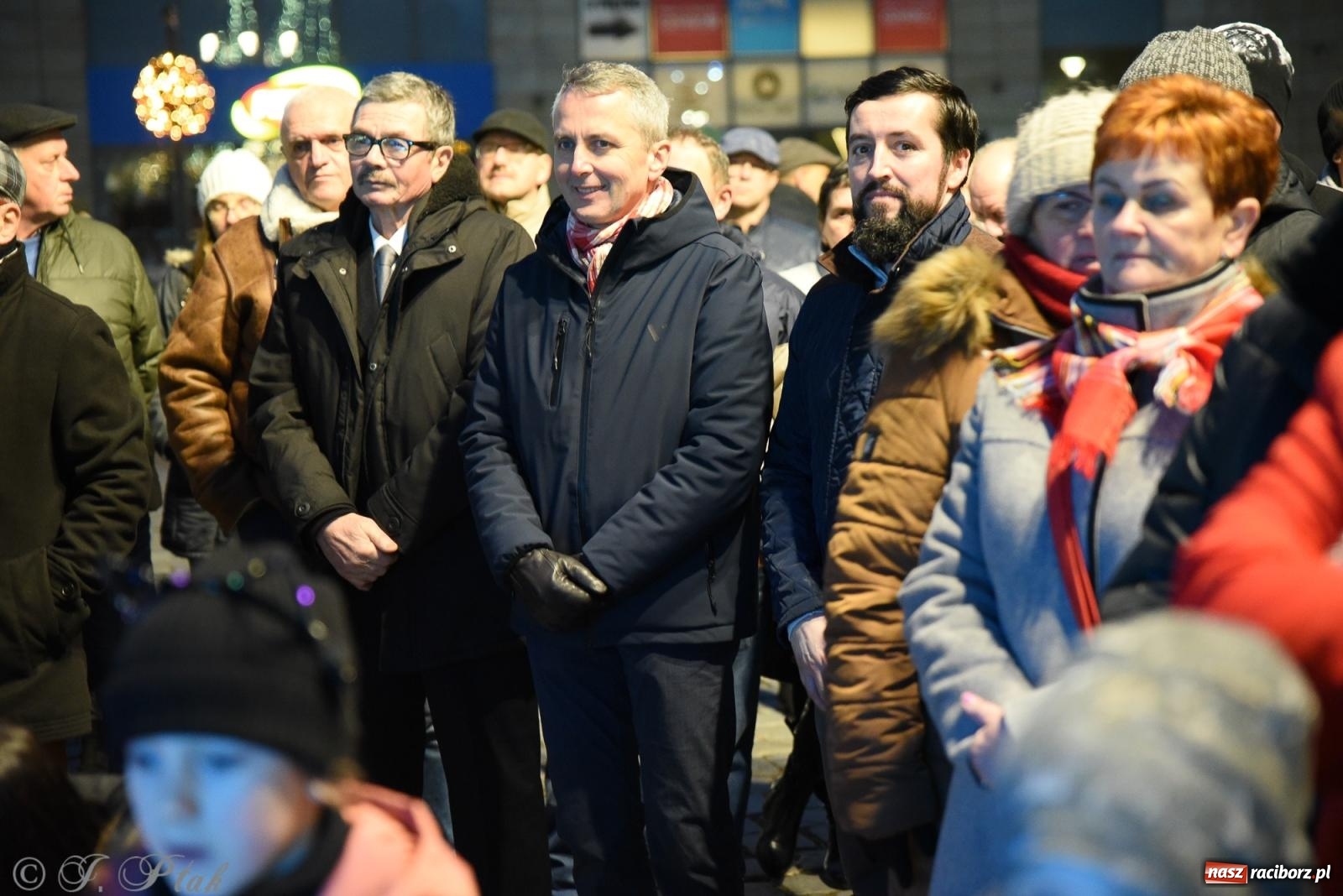 Zdjęcie w galerii na portalu naszraciborz.pl: Żywa szopka i wspólne kolędowanie na raciborskim Rynku wiadomości z regionu