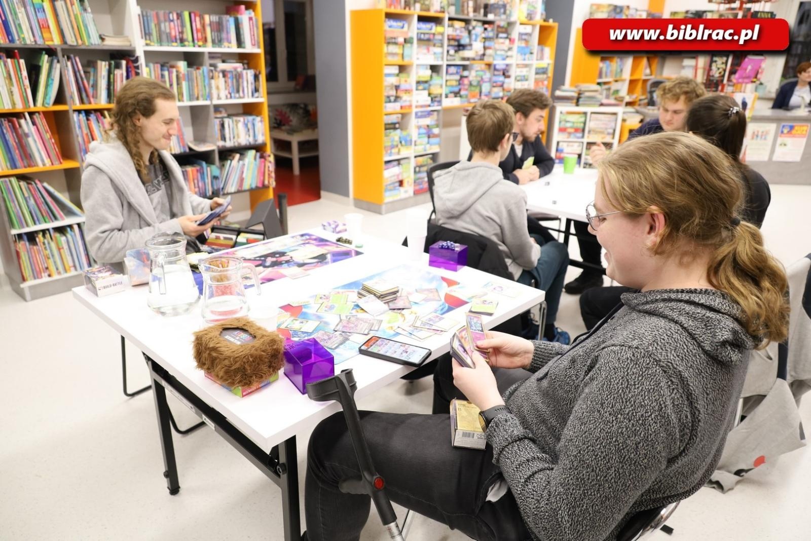 Zdjęcie w galerii na portalu naszraciborz.pl: Grudniowo-klubowo w raciborskiej bibliotece wiadomości z regionu