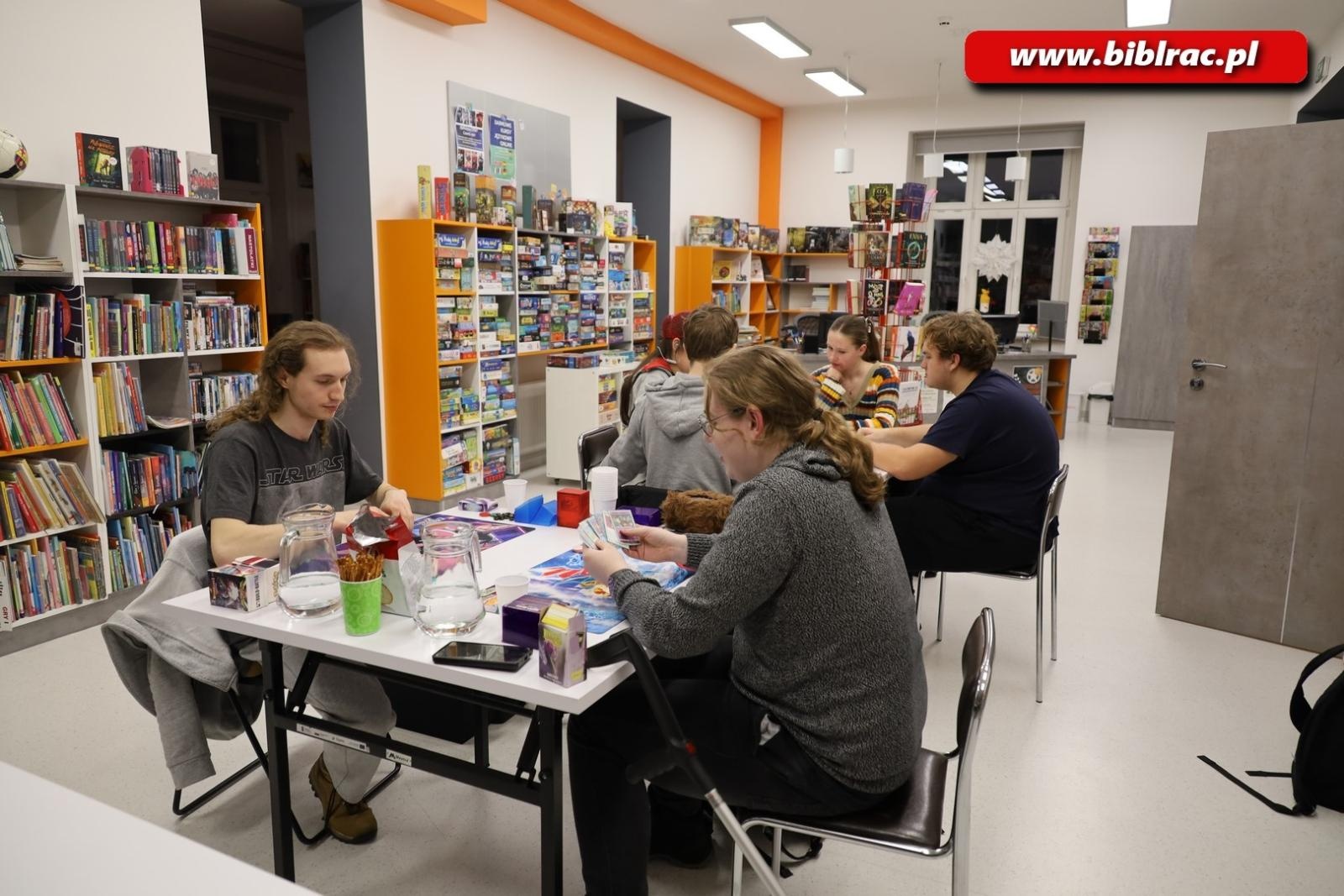 Zdjęcie w galerii na portalu naszraciborz.pl: Grudniowo-klubowo w raciborskiej bibliotece wiadomości z regionu