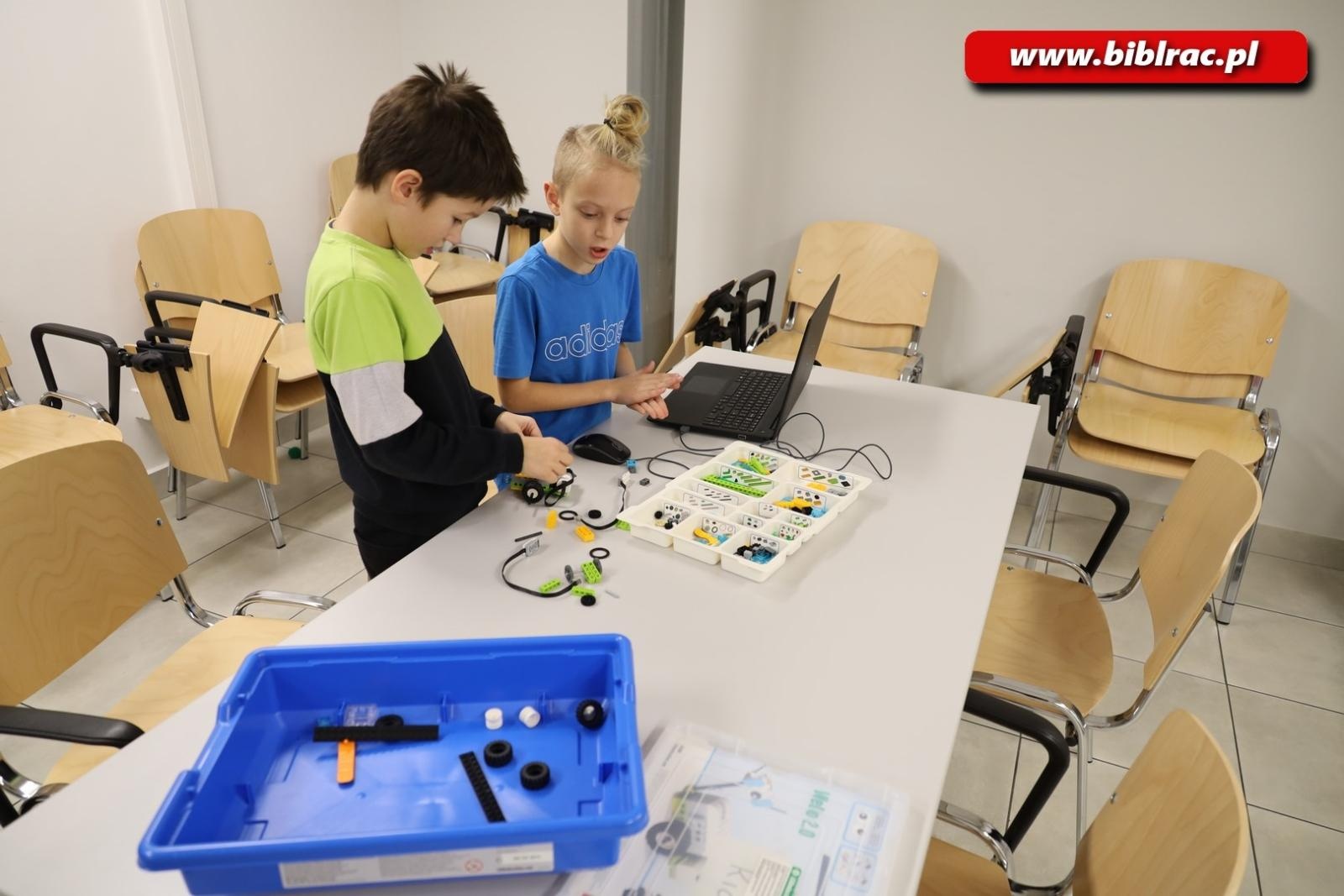 Zdjęcie w galerii na portalu naszraciborz.pl: Grudniowo-klubowo w raciborskiej bibliotece wiadomości z regionu