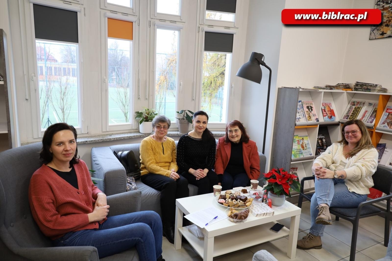 Zdjęcie w galerii na portalu naszraciborz.pl: Grudniowo-klubowo w raciborskiej bibliotece wiadomości z regionu