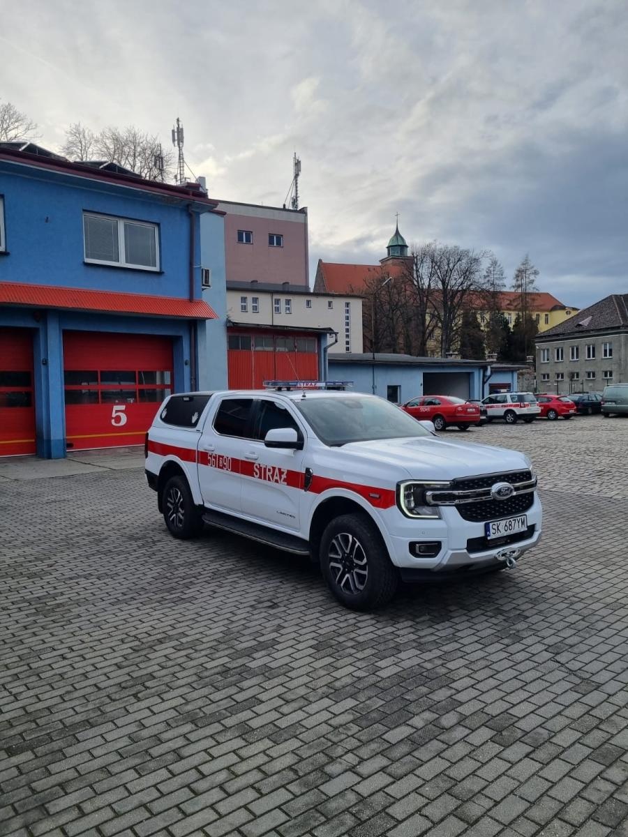 Zdjęcie w galerii na portalu naszraciborz.pl: Raciborscy strażacy dostali Forda Rangera wiadomości z regionu