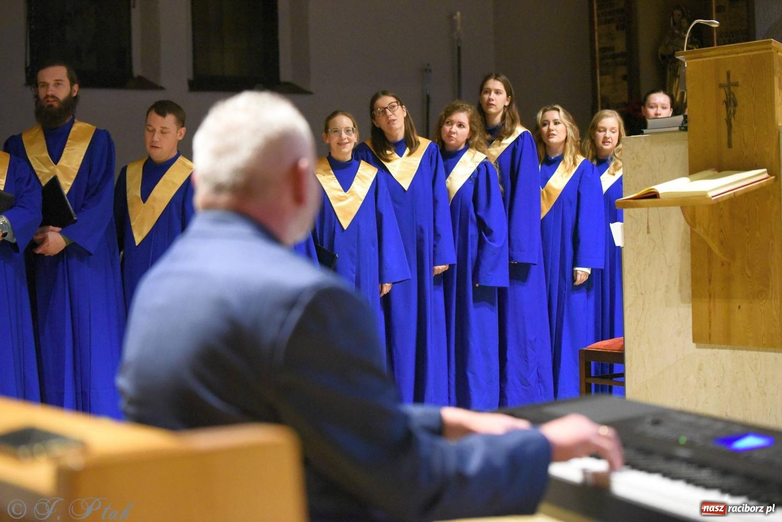 Zdjęcie w galerii na portalu naszraciborz.pl: Raciborski wieczór kolęd i pastorałek tym razem na Ocicach [FOTO i WIDEO] wiadomości z regionu