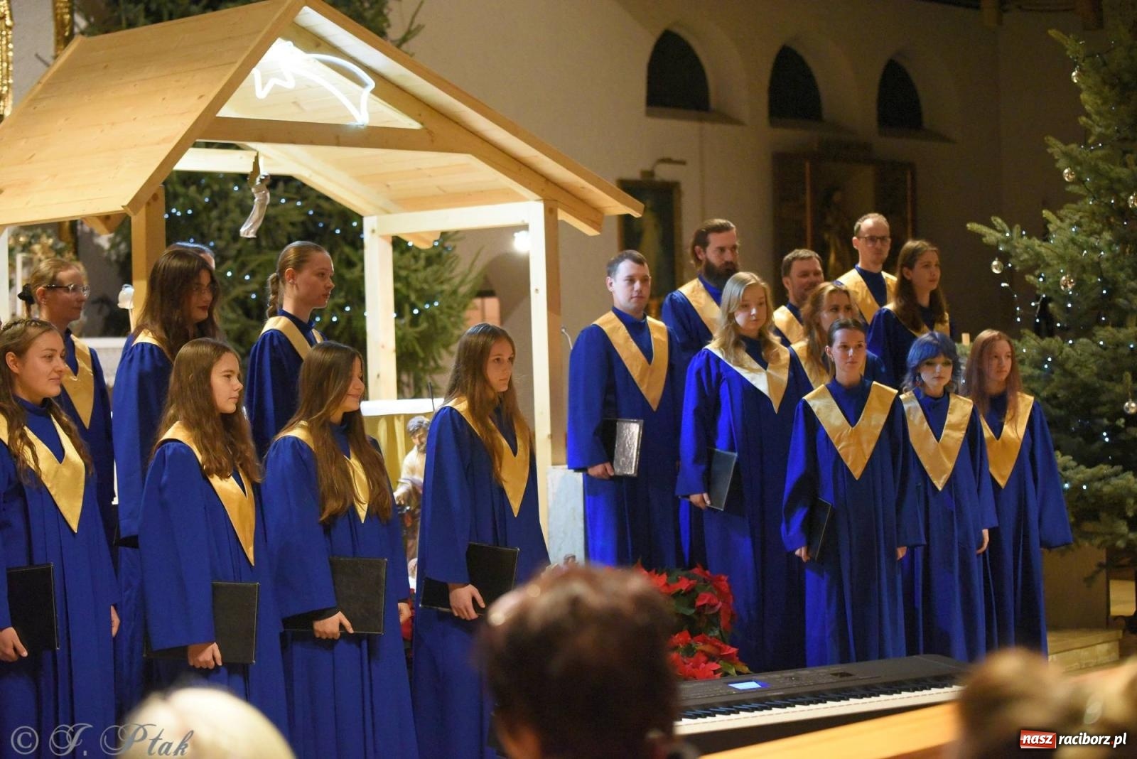 Zdjęcie w galerii na portalu naszraciborz.pl: Raciborski wieczór kolęd i pastorałek tym razem na Ocicach [FOTO i WIDEO] wiadomości z regionu