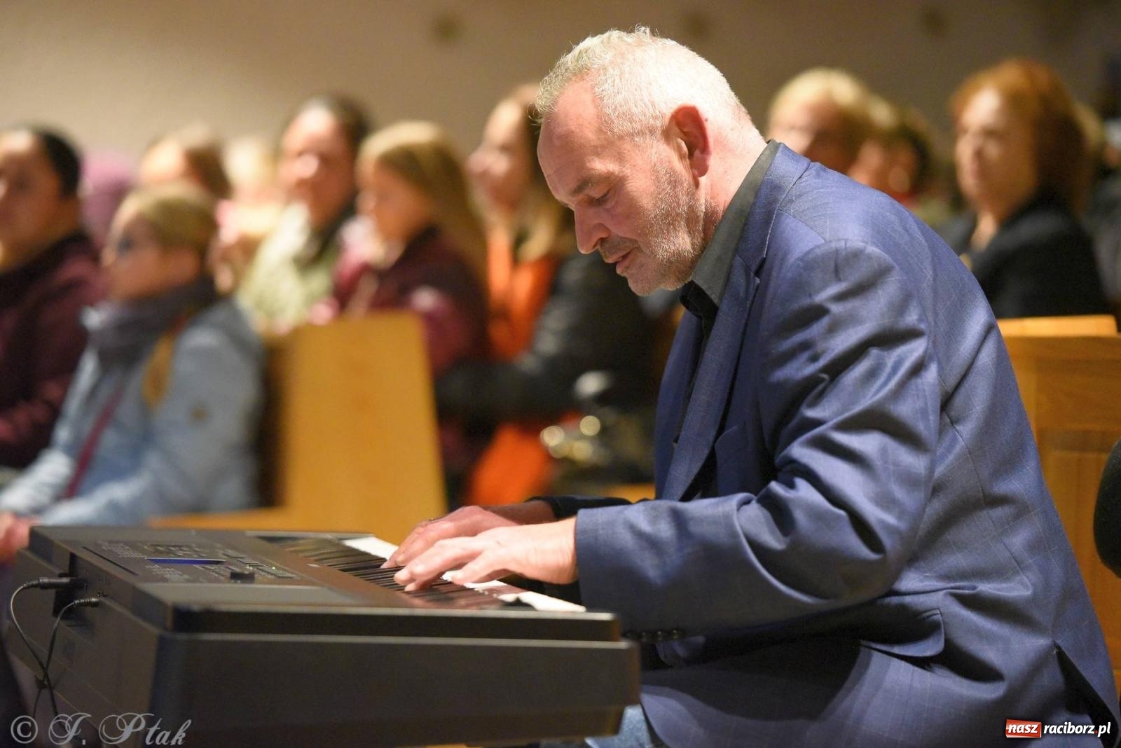 Zdjęcie w galerii na portalu naszraciborz.pl: Raciborski wieczór kolęd i pastorałek tym razem na Ocicach [FOTO i WIDEO] wiadomości z regionu