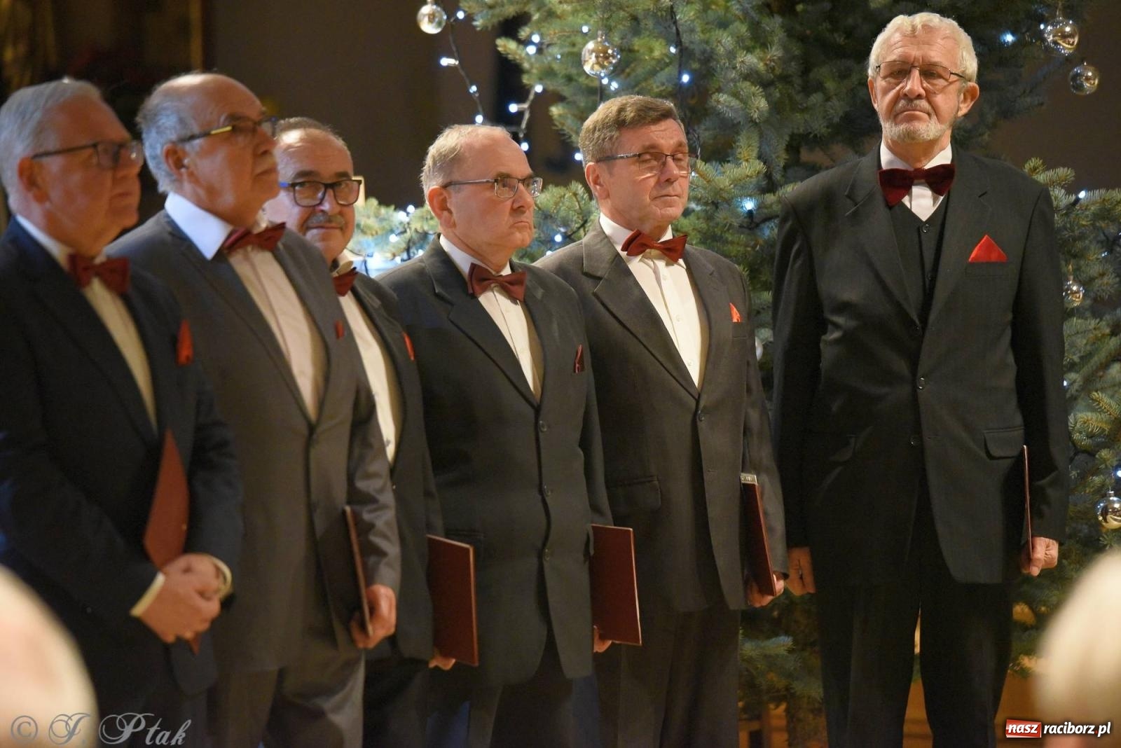 Zdjęcie w galerii na portalu naszraciborz.pl: Raciborski wieczór kolęd i pastorałek tym razem na Ocicach [FOTO i WIDEO] wiadomości z regionu