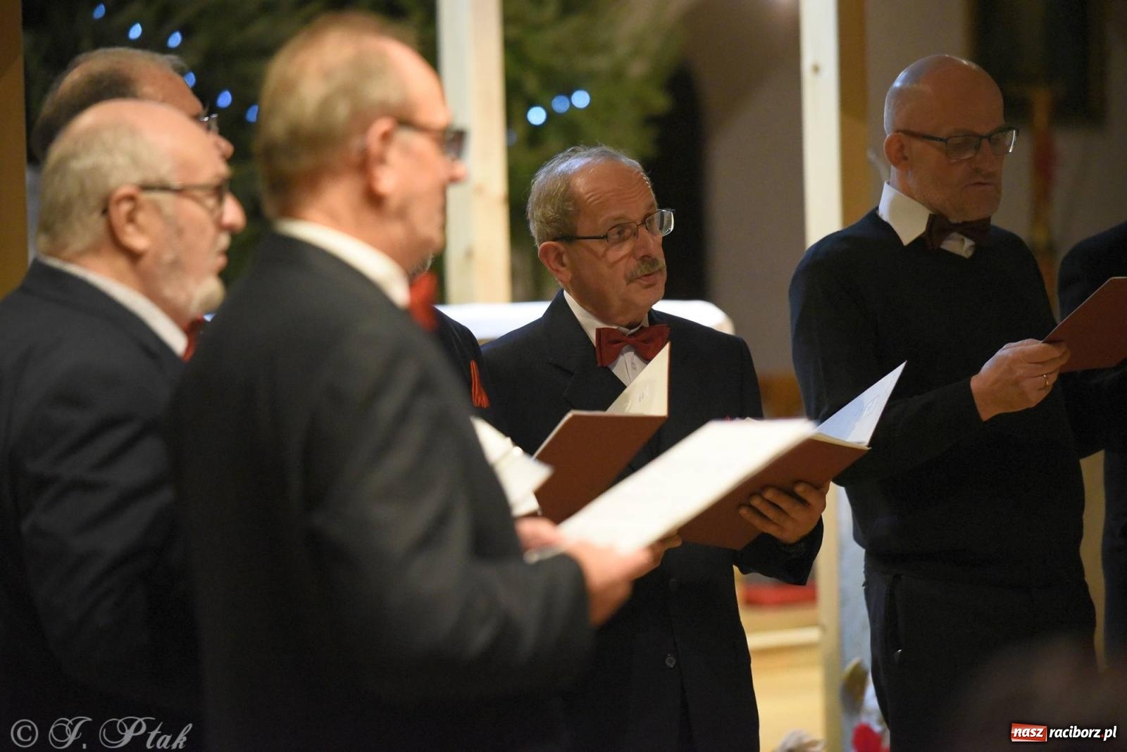 Zdjęcie w galerii na portalu naszraciborz.pl: Raciborski wieczór kolęd i pastorałek tym razem na Ocicach [FOTO i WIDEO] wiadomości z regionu