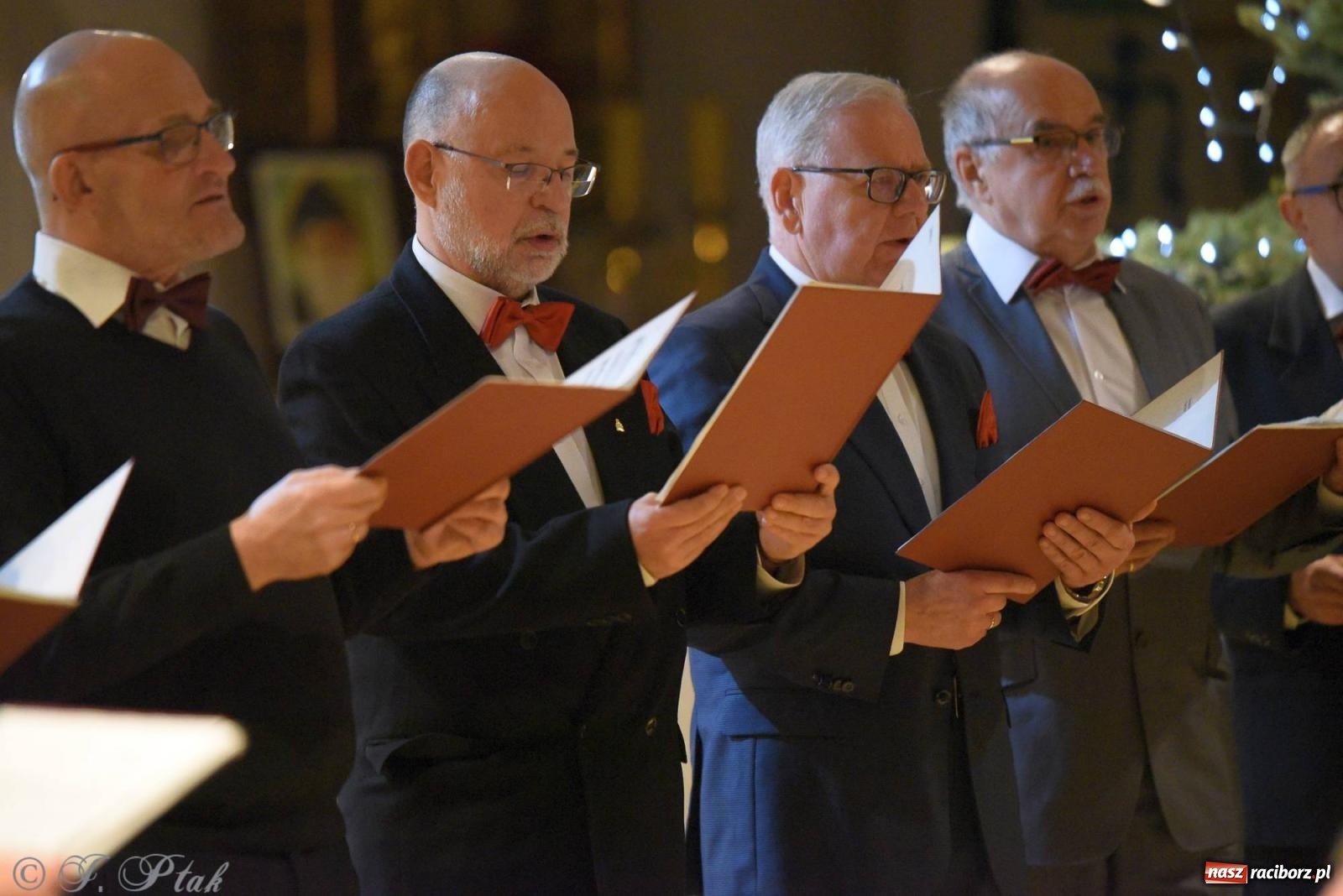 Zdjęcie w galerii na portalu naszraciborz.pl: Raciborski wieczór kolęd i pastorałek tym razem na Ocicach [FOTO i WIDEO] wiadomości z regionu