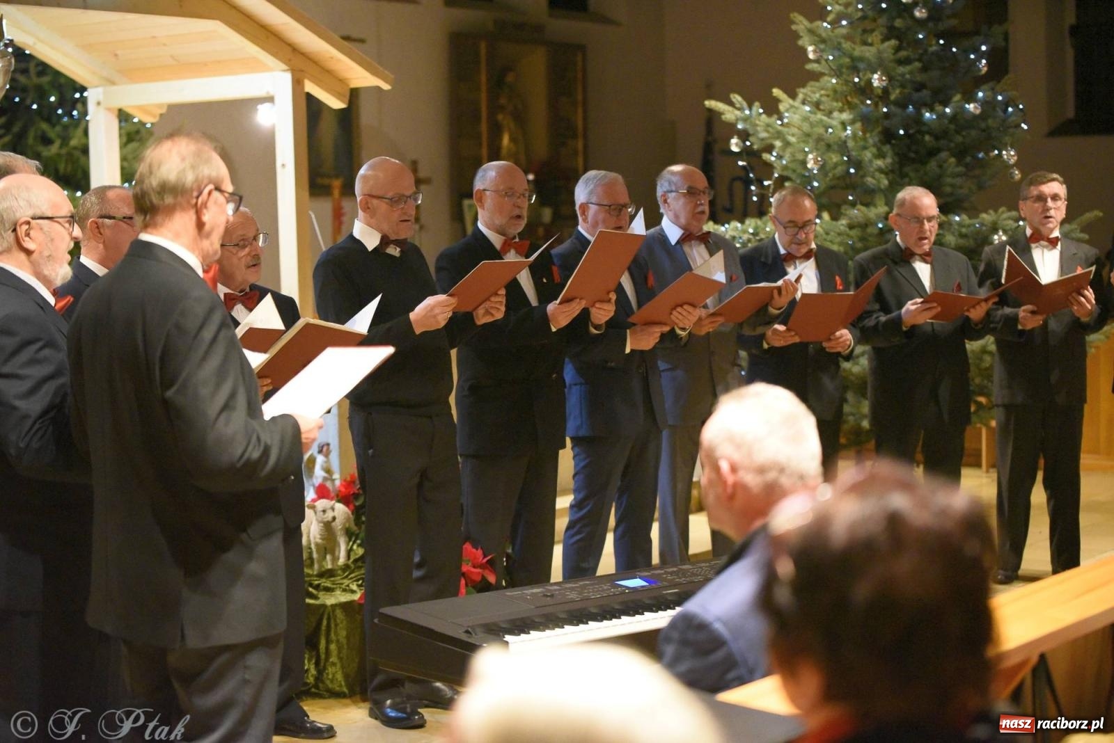 Zdjęcie w galerii na portalu naszraciborz.pl: Raciborski wieczór kolęd i pastorałek tym razem na Ocicach [FOTO i WIDEO] wiadomości z regionu