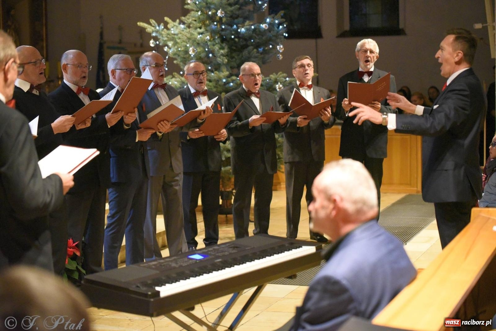 Zdjęcie w galerii na portalu naszraciborz.pl: Raciborski wieczór kolęd i pastorałek tym razem na Ocicach [FOTO i WIDEO] wiadomości z regionu