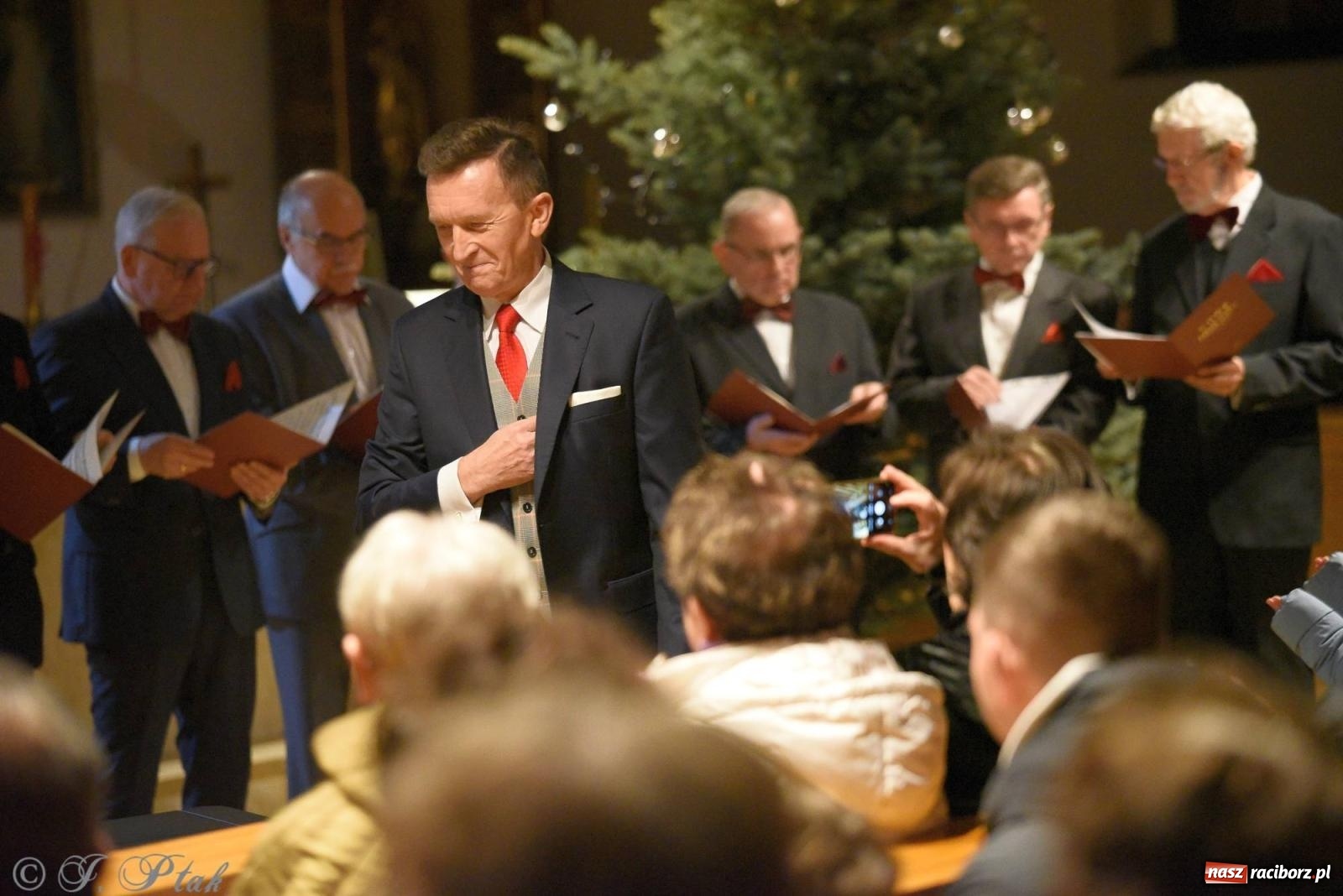 Zdjęcie w galerii na portalu naszraciborz.pl: Raciborski wieczór kolęd i pastorałek tym razem na Ocicach [FOTO i WIDEO] wiadomości z regionu