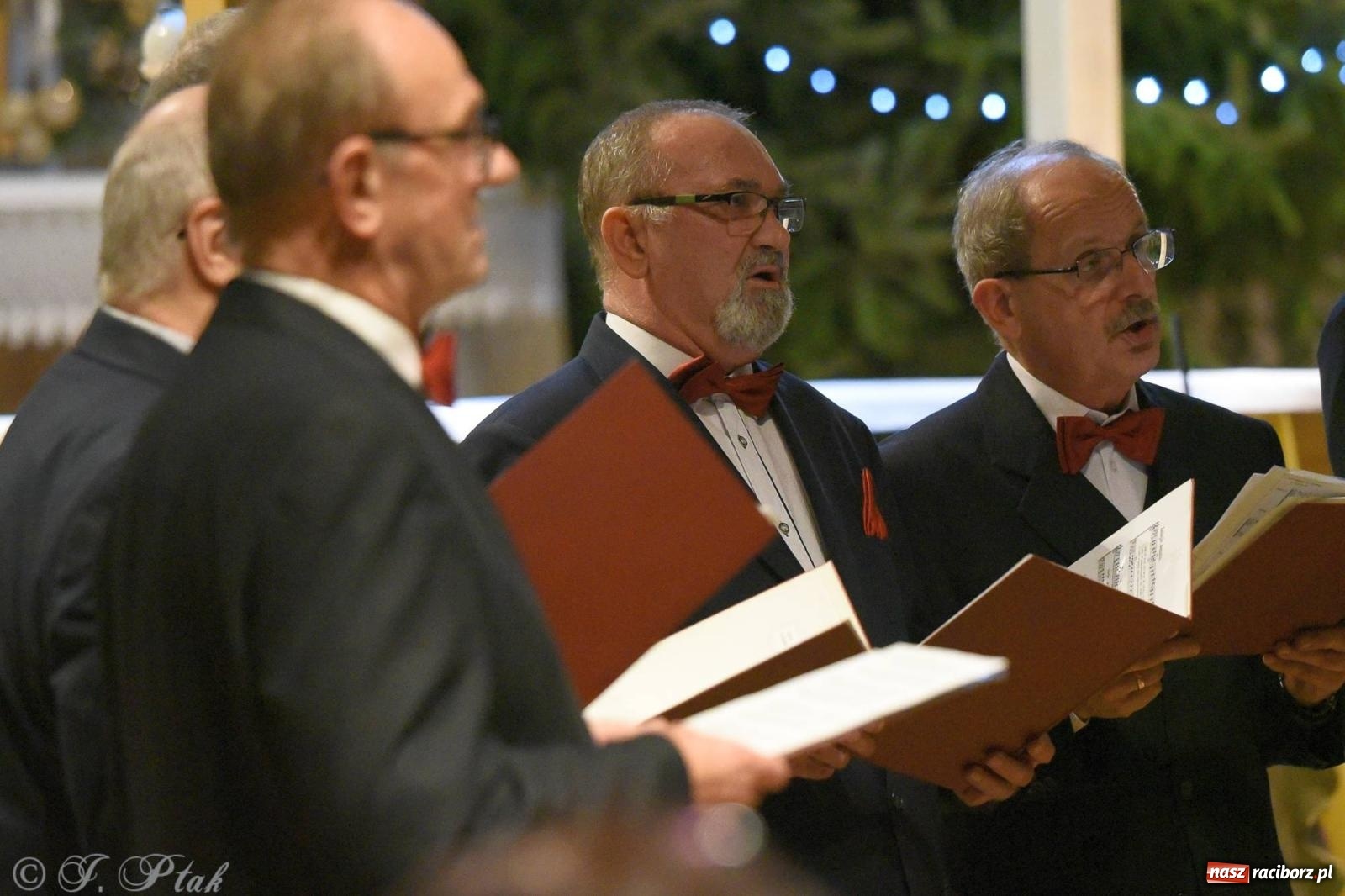 Zdjęcie w galerii na portalu naszraciborz.pl: Raciborski wieczór kolęd i pastorałek tym razem na Ocicach [FOTO i WIDEO] wiadomości z regionu