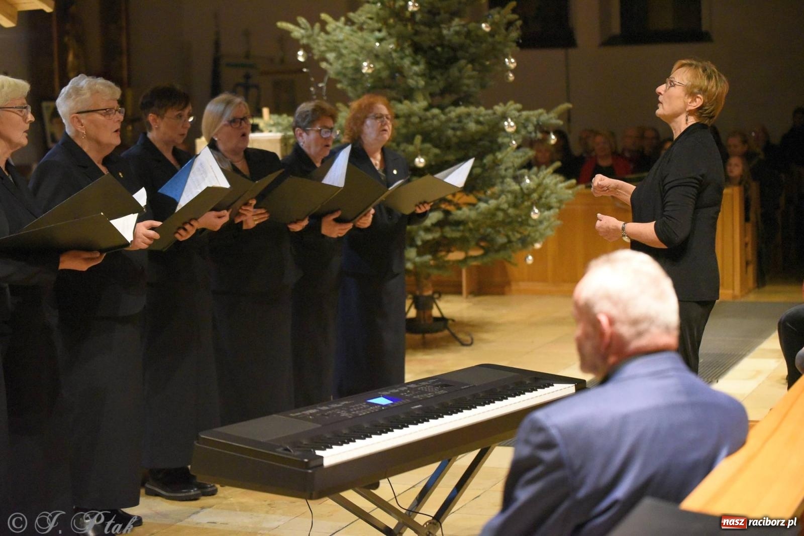 Zdjęcie w galerii na portalu naszraciborz.pl: Raciborski wieczór kolęd i pastorałek tym razem na Ocicach [FOTO i WIDEO] wiadomości z regionu