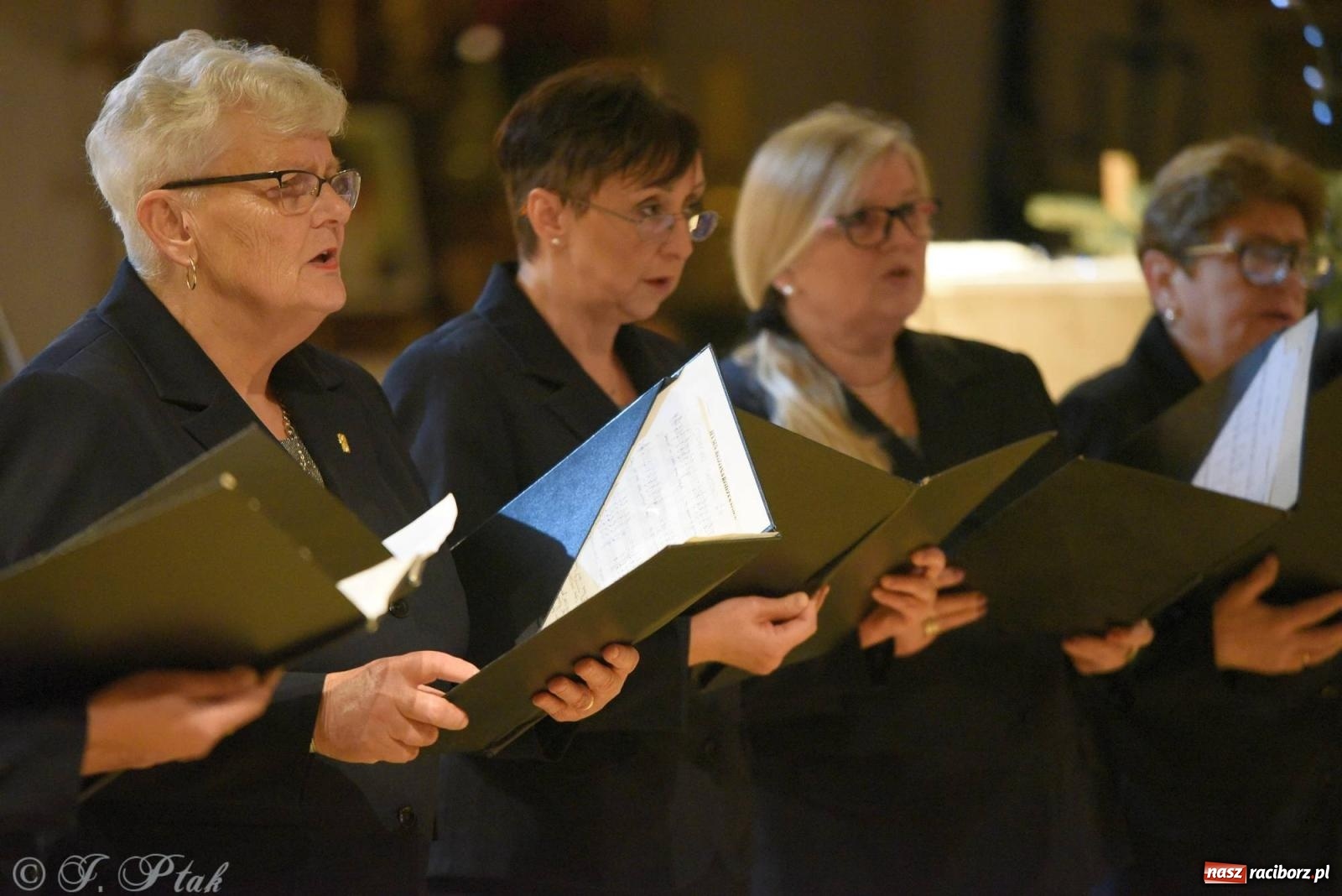 Zdjęcie w galerii na portalu naszraciborz.pl: Raciborski wieczór kolęd i pastorałek tym razem na Ocicach [FOTO i WIDEO] wiadomości z regionu
