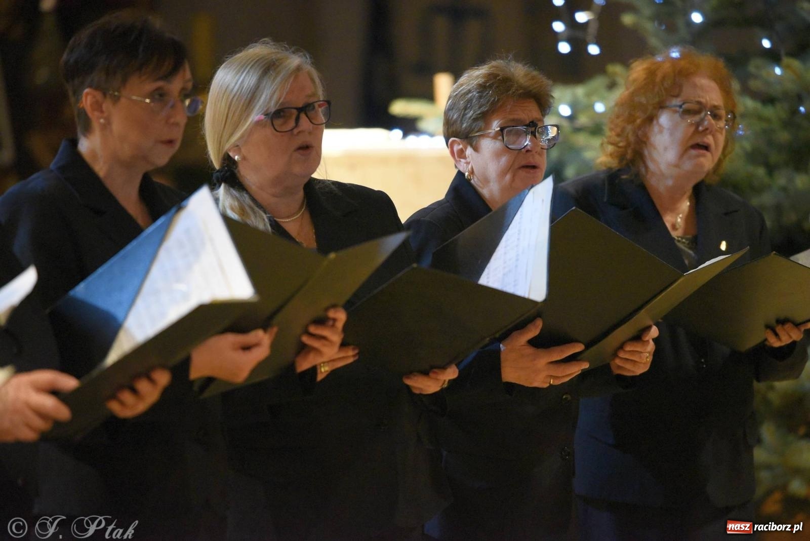 Zdjęcie w galerii na portalu naszraciborz.pl: Raciborski wieczór kolęd i pastorałek tym razem na Ocicach [FOTO i WIDEO] wiadomości z regionu