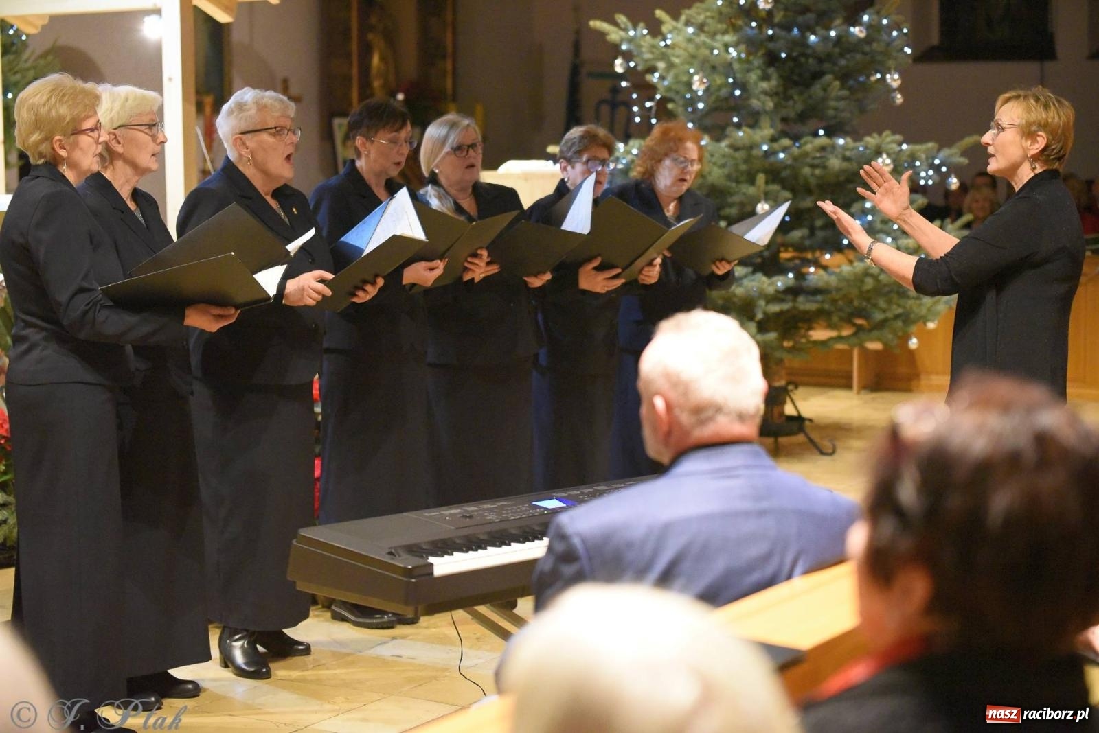 Zdjęcie w galerii na portalu naszraciborz.pl: Raciborski wieczór kolęd i pastorałek tym razem na Ocicach [FOTO i WIDEO] wiadomości z regionu