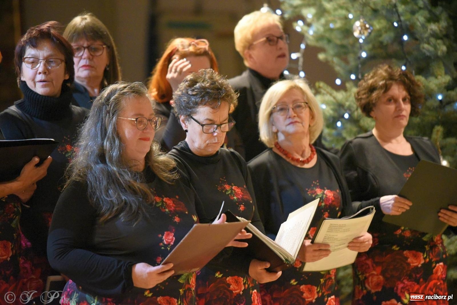 Zdjęcie w galerii na portalu naszraciborz.pl: Raciborski wieczór kolęd i pastorałek tym razem na Ocicach [FOTO i WIDEO] wiadomości z regionu