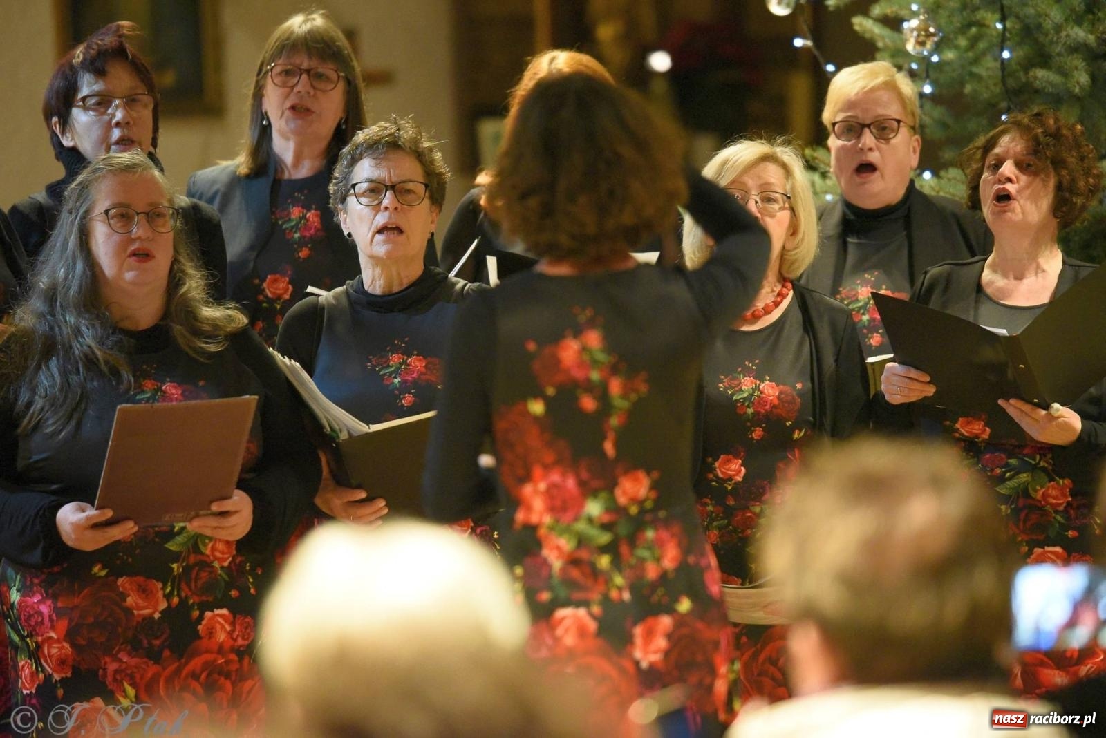 Zdjęcie w galerii na portalu naszraciborz.pl: Raciborski wieczór kolęd i pastorałek tym razem na Ocicach [FOTO i WIDEO] wiadomości z regionu
