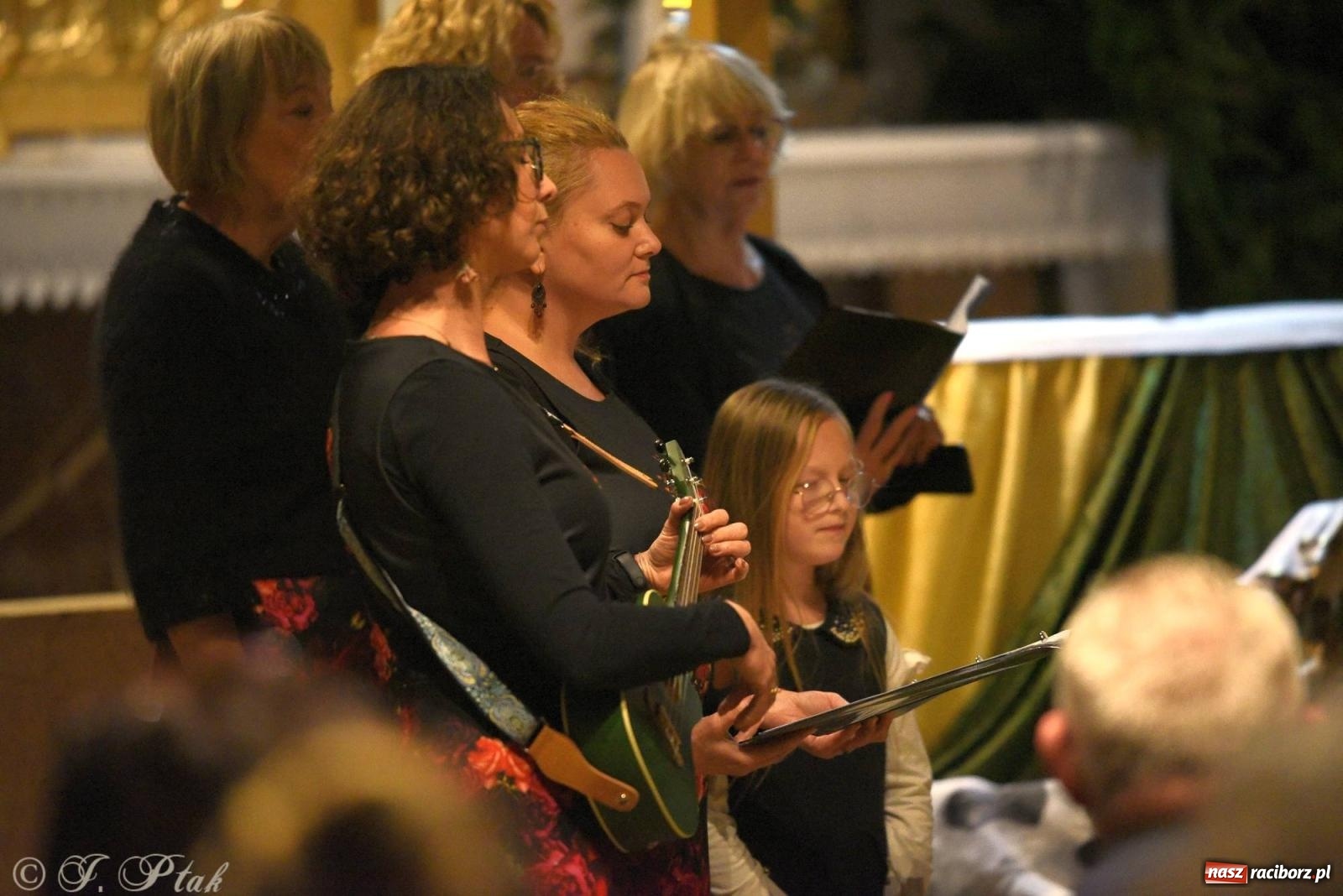 Zdjęcie w galerii na portalu naszraciborz.pl: Raciborski wieczór kolęd i pastorałek tym razem na Ocicach [FOTO i WIDEO] wiadomości z regionu