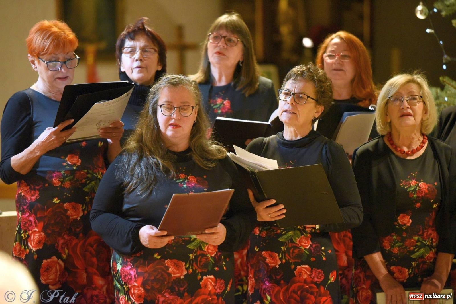 Zdjęcie w galerii na portalu naszraciborz.pl: Raciborski wieczór kolęd i pastorałek tym razem na Ocicach [FOTO i WIDEO] wiadomości z regionu