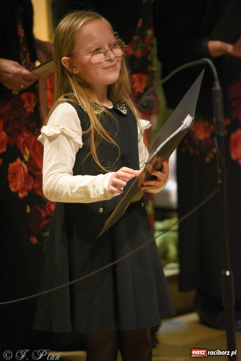 Zdjęcie w galerii na portalu naszraciborz.pl: Raciborski wieczór kolęd i pastorałek tym razem na Ocicach [FOTO i WIDEO] wiadomości z regionu