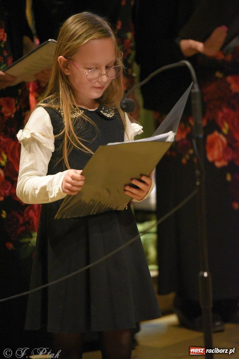 Zdjęcie w galerii na portalu naszraciborz.pl: Raciborski wieczór kolęd i pastorałek tym razem na Ocicach [FOTO i WIDEO] wiadomości z regionu