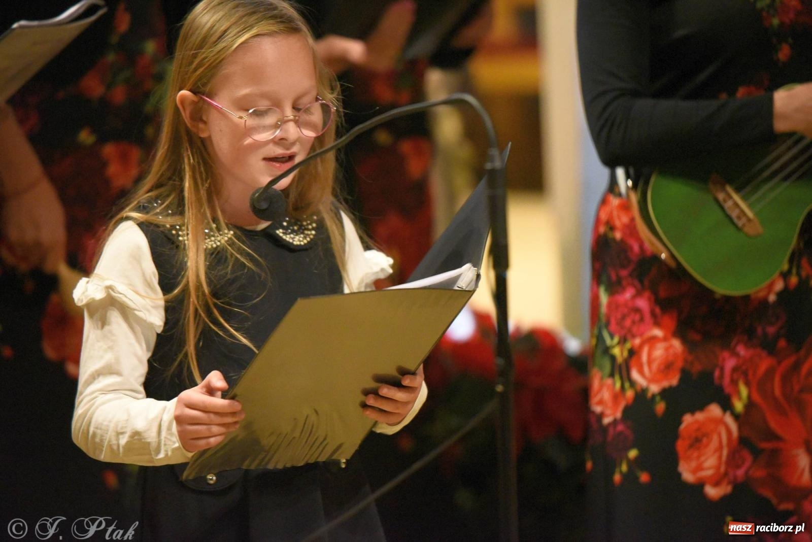 Zdjęcie w galerii na portalu naszraciborz.pl: Raciborski wieczór kolęd i pastorałek tym razem na Ocicach [FOTO i WIDEO] wiadomości z regionu