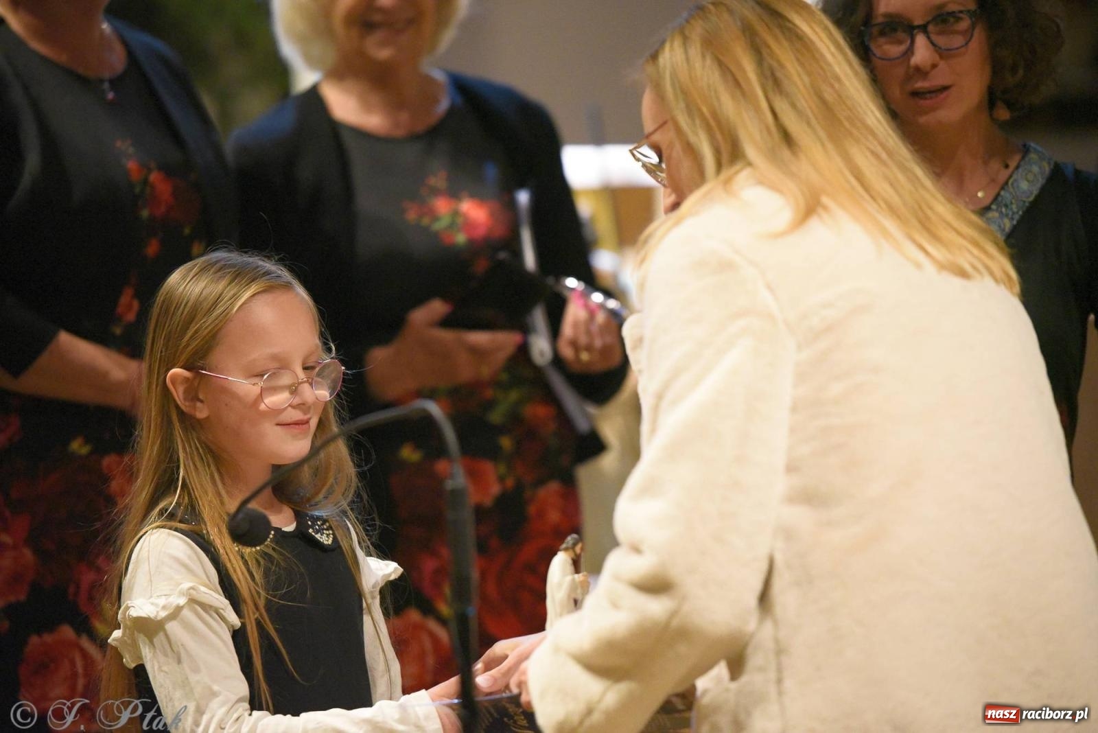 Zdjęcie w galerii na portalu naszraciborz.pl: Raciborski wieczór kolęd i pastorałek tym razem na Ocicach [FOTO i WIDEO] wiadomości z regionu