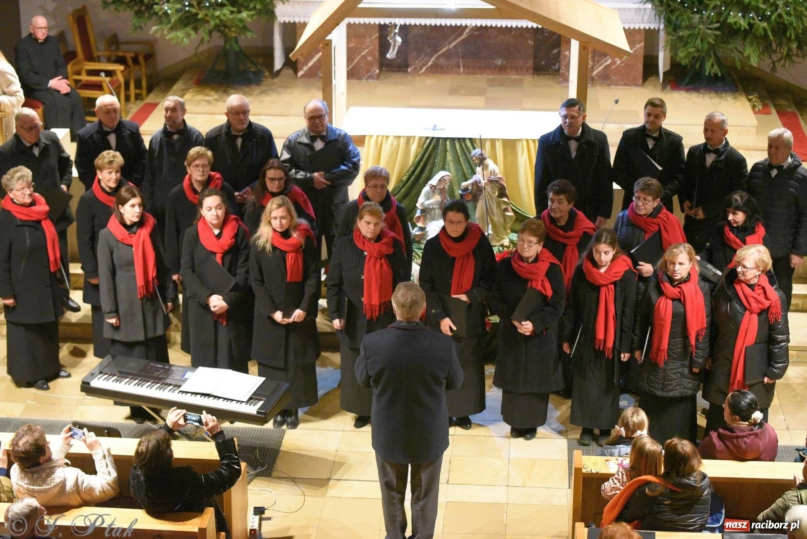 Zdjęcie w galerii na portalu naszraciborz.pl: Raciborski wieczór kolęd i pastorałek tym razem na Ocicach [FOTO i WIDEO] wiadomości z regionu