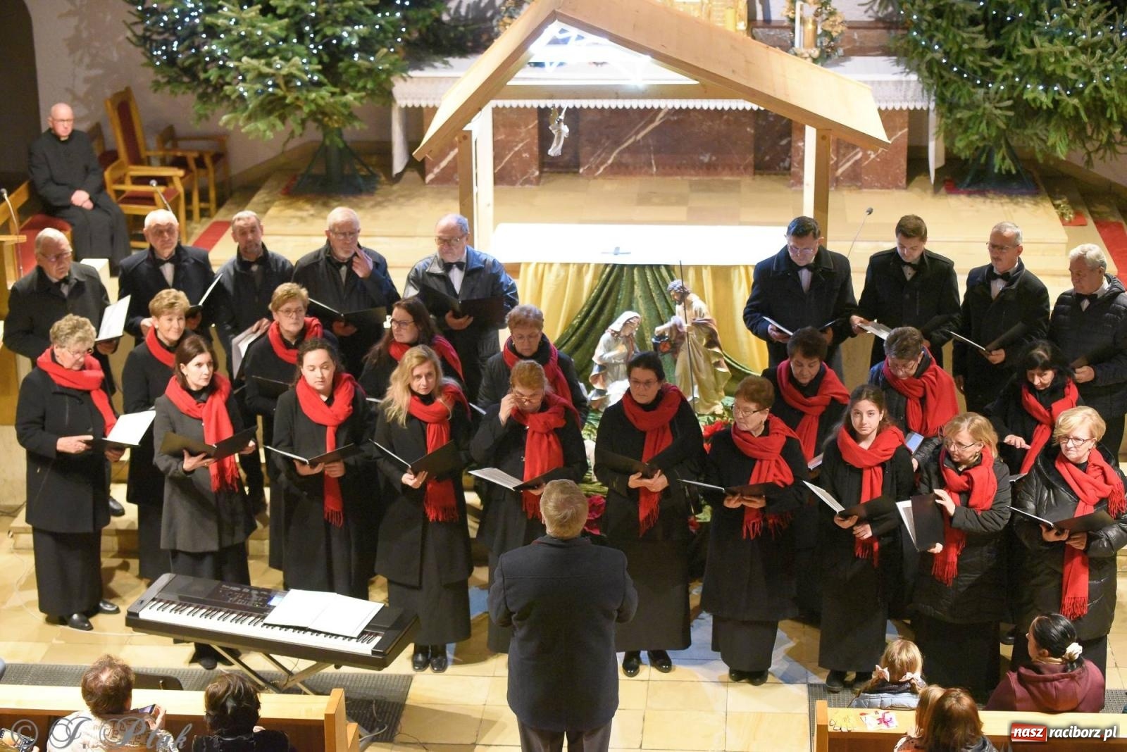 Zdjęcie w galerii na portalu naszraciborz.pl: Raciborski wieczór kolęd i pastorałek tym razem na Ocicach [FOTO i WIDEO] wiadomości z regionu