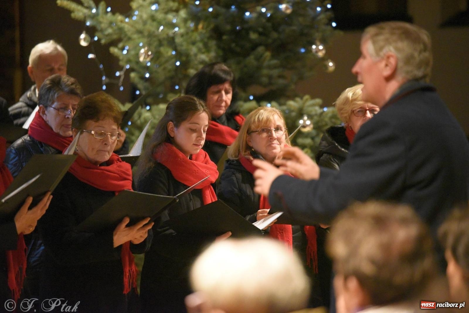 Zdjęcie w galerii na portalu naszraciborz.pl: Raciborski wieczór kolęd i pastorałek tym razem na Ocicach [FOTO i WIDEO] wiadomości z regionu