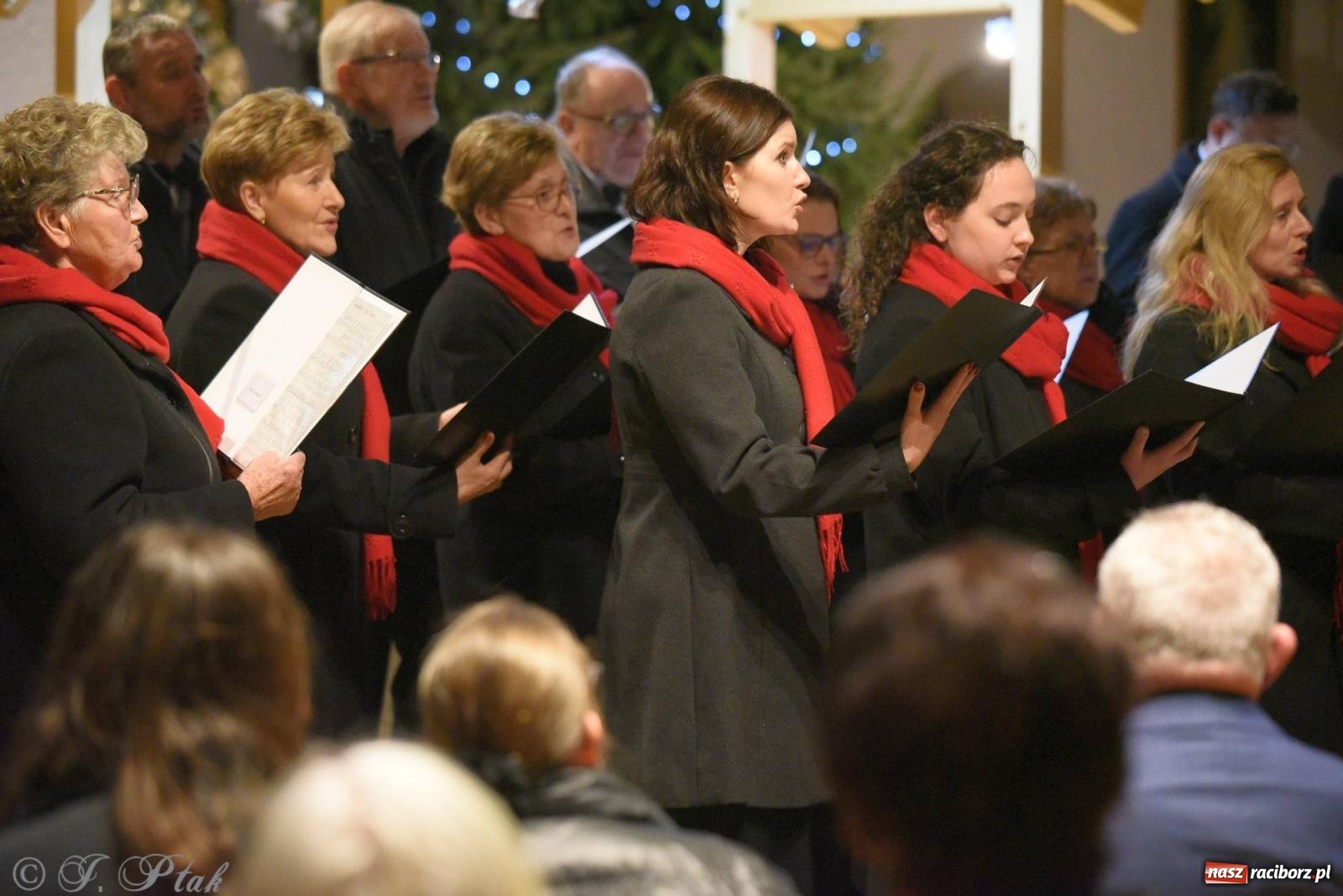 Zdjęcie w galerii na portalu naszraciborz.pl: Raciborski wieczór kolęd i pastorałek tym razem na Ocicach [FOTO i WIDEO] wiadomości z regionu