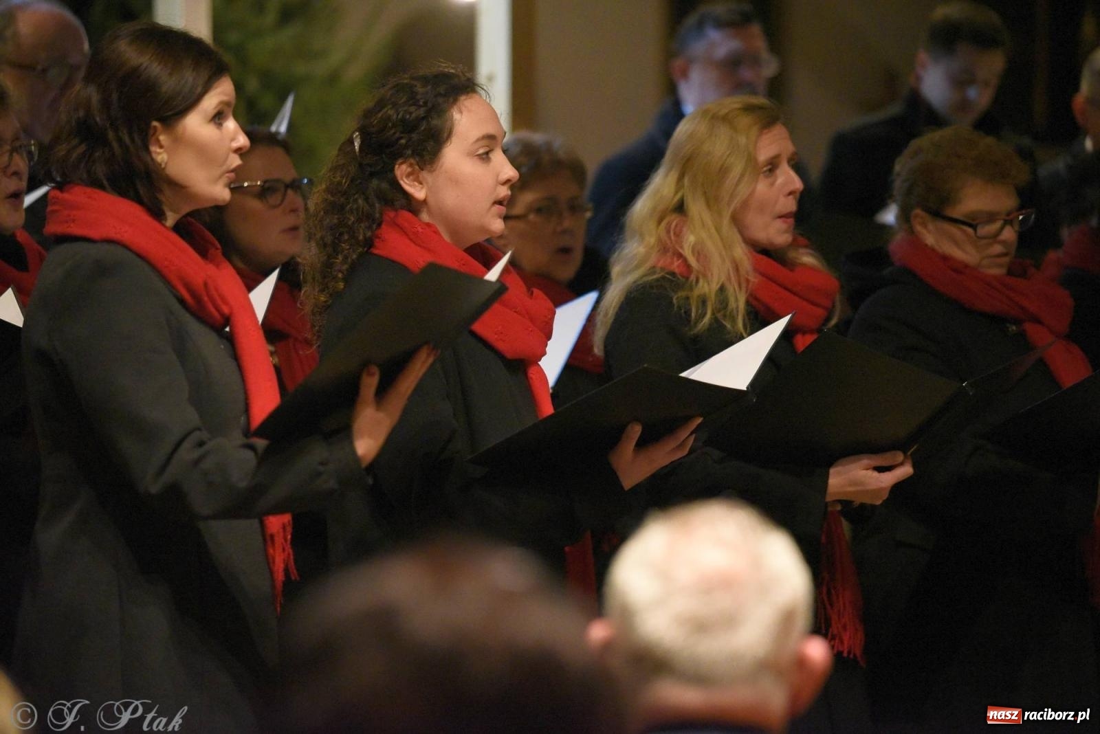Zdjęcie w galerii na portalu naszraciborz.pl: Raciborski wieczór kolęd i pastorałek tym razem na Ocicach [FOTO i WIDEO] wiadomości z regionu