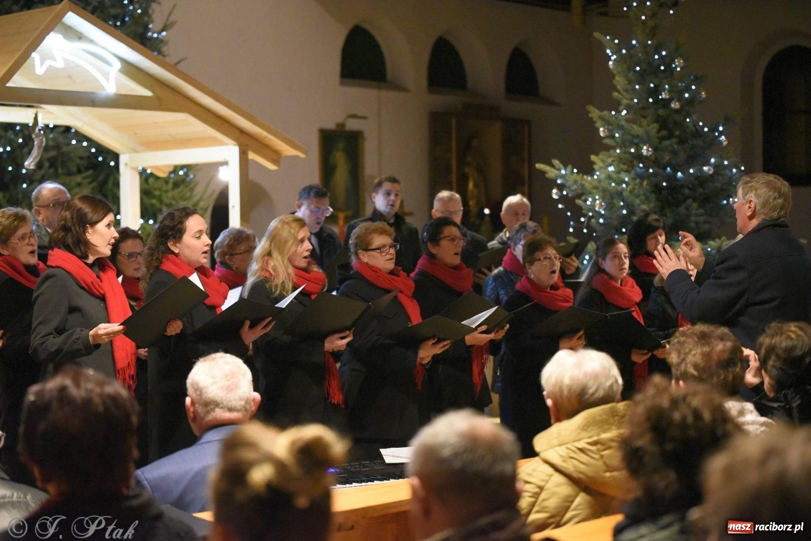 Zdjęcie w galerii na portalu naszraciborz.pl: Raciborski wieczór kolęd i pastorałek tym razem na Ocicach [FOTO i WIDEO] wiadomości z regionu