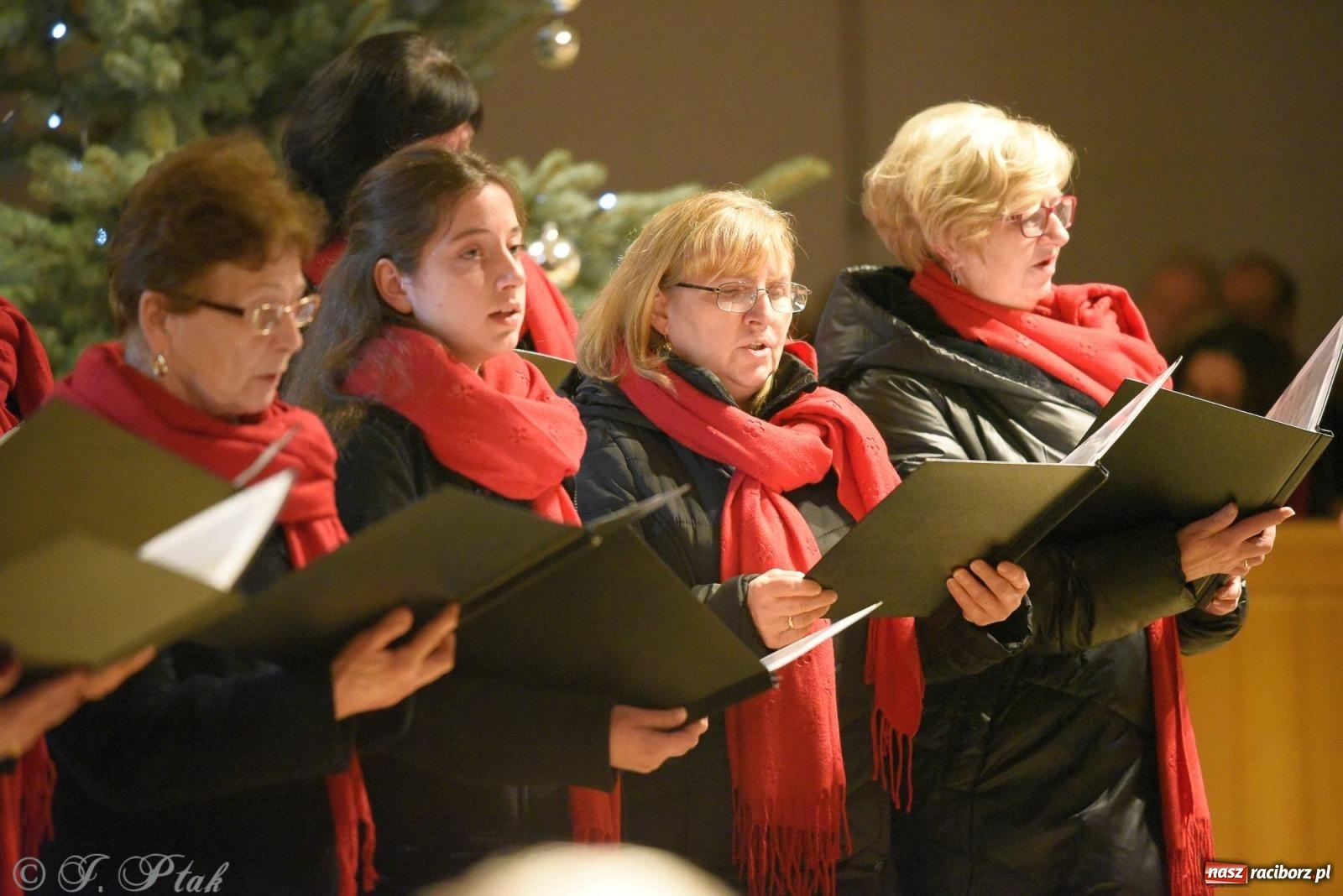 Zdjęcie w galerii na portalu naszraciborz.pl: Raciborski wieczór kolęd i pastorałek tym razem na Ocicach [FOTO i WIDEO] wiadomości z regionu