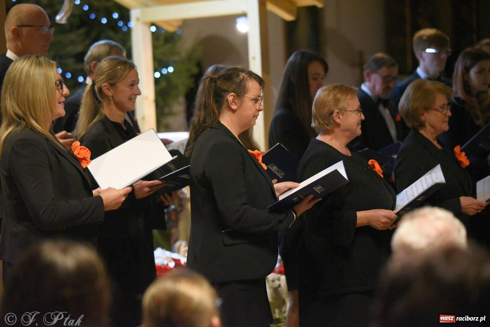Zdjęcie w galerii na portalu naszraciborz.pl: Raciborski wieczór kolęd i pastorałek tym razem na Ocicach [FOTO i WIDEO] wiadomości z regionu