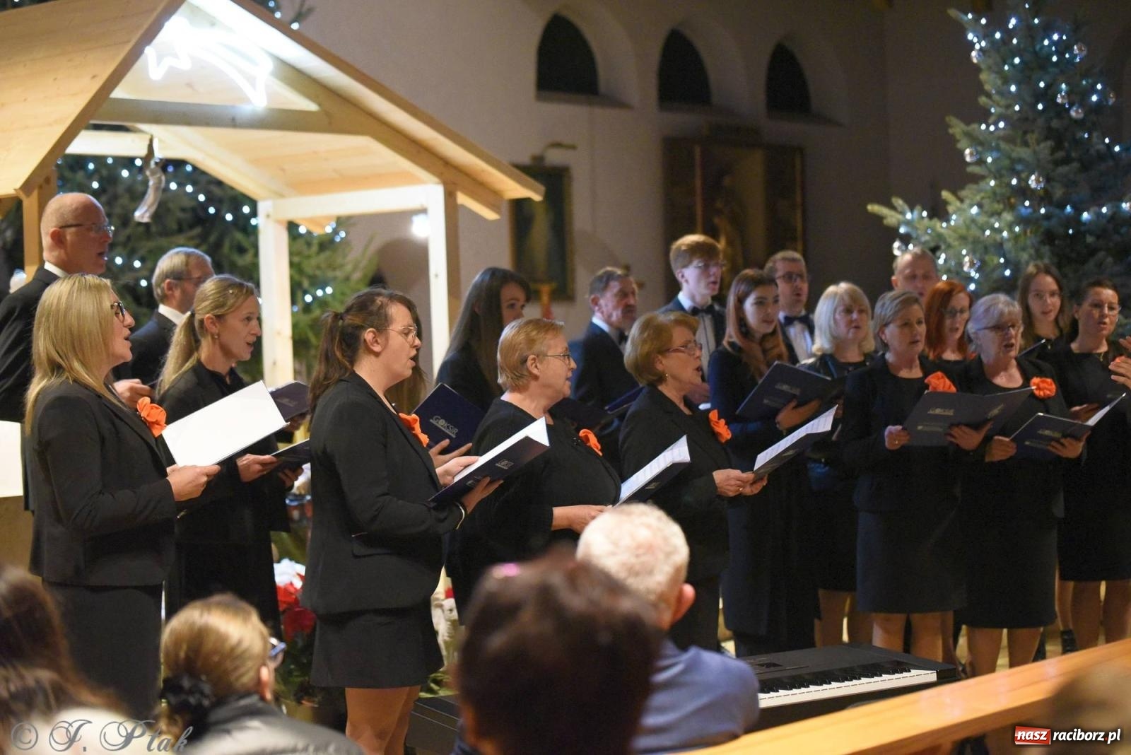 Zdjęcie w galerii na portalu naszraciborz.pl: Raciborski wieczór kolęd i pastorałek tym razem na Ocicach [FOTO i WIDEO] wiadomości z regionu