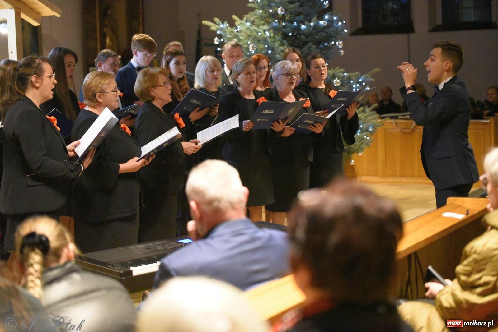 Zdjęcie w galerii na portalu naszraciborz.pl: Raciborski wieczór kolęd i pastorałek tym razem na Ocicach [FOTO i WIDEO] wiadomości z regionu