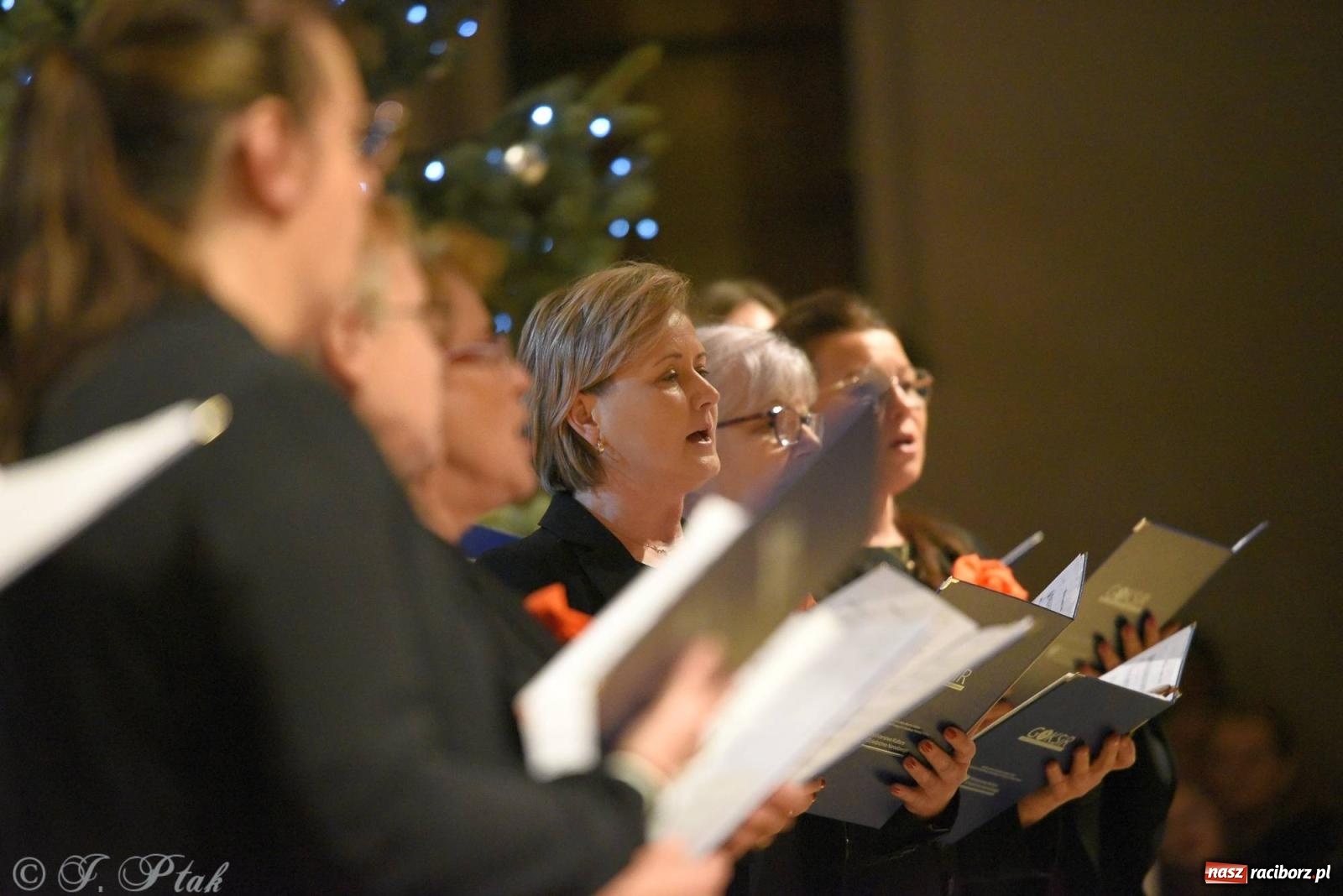 Zdjęcie w galerii na portalu naszraciborz.pl: Raciborski wieczór kolęd i pastorałek tym razem na Ocicach [FOTO i WIDEO] wiadomości z regionu