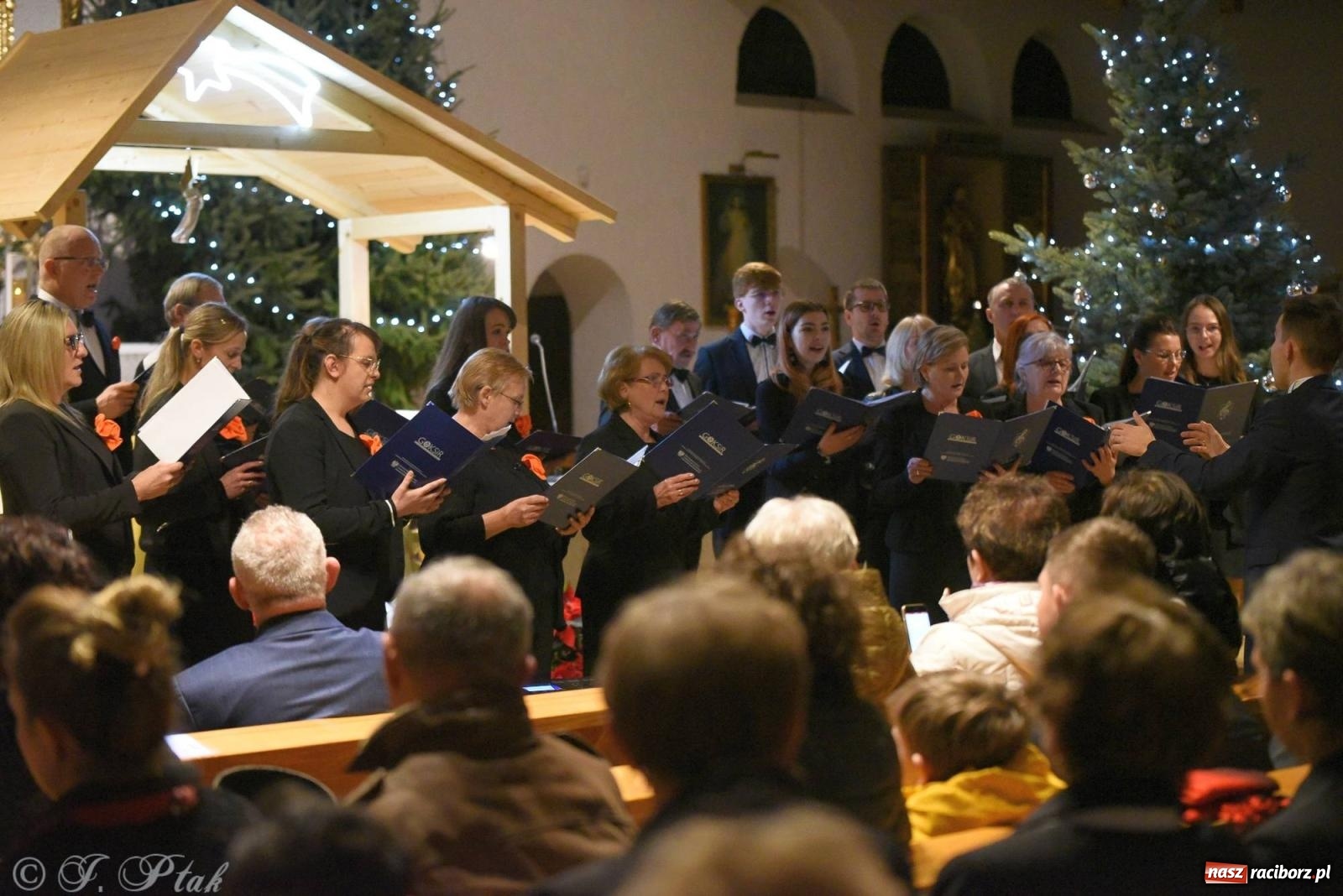 Zdjęcie w galerii na portalu naszraciborz.pl: Raciborski wieczór kolęd i pastorałek tym razem na Ocicach [FOTO i WIDEO] wiadomości z regionu