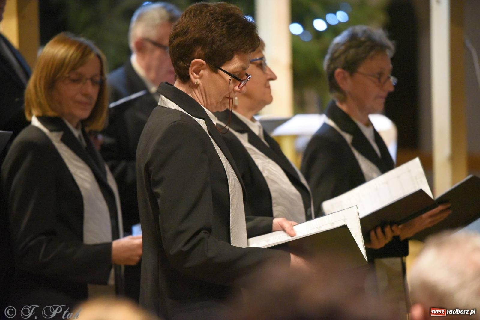 Zdjęcie w galerii na portalu naszraciborz.pl: Raciborski wieczór kolęd i pastorałek tym razem na Ocicach [FOTO i WIDEO] wiadomości z regionu